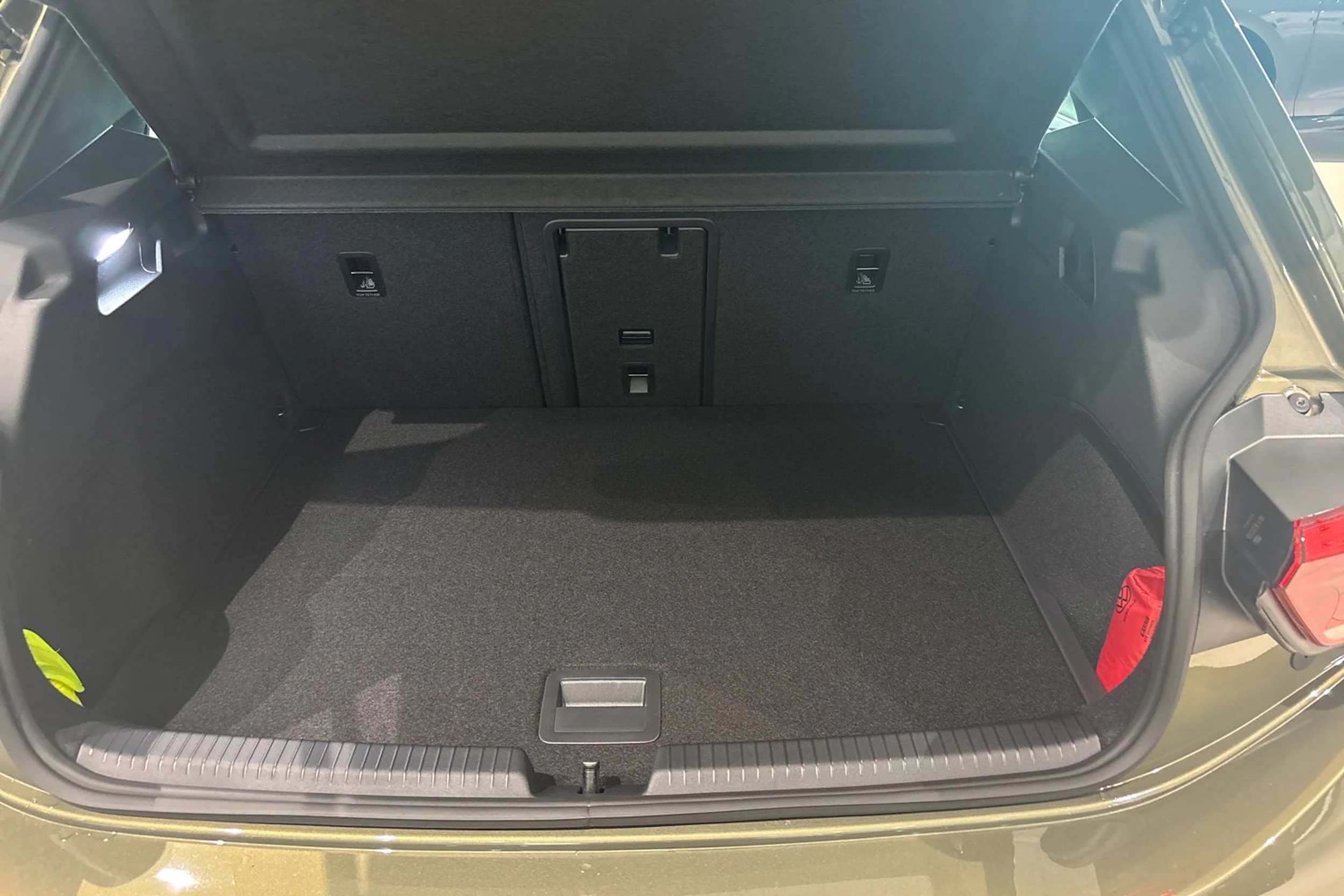 vihreä Volkswagen ID.3 Neo 2027 kuva 11.