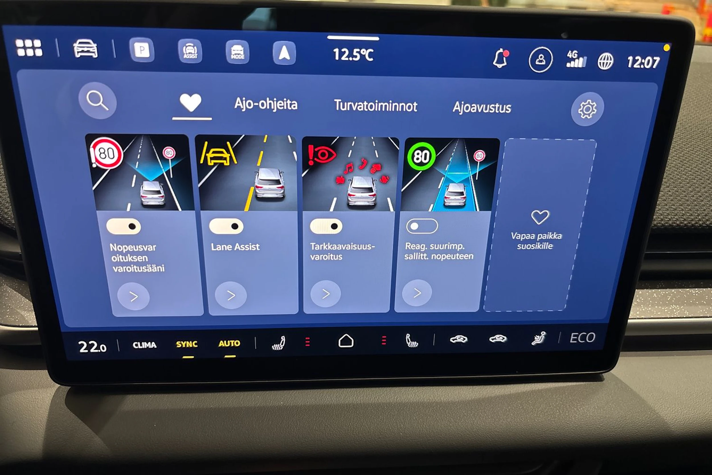 harmaa Volkswagen ID.3 Neo 2026 kuva 31.
