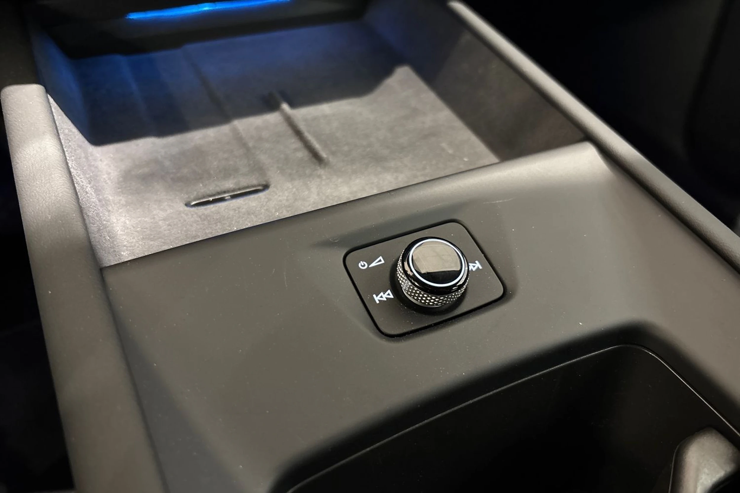 harmaa Volkswagen ID.3 Neo 2026 kuva 23.