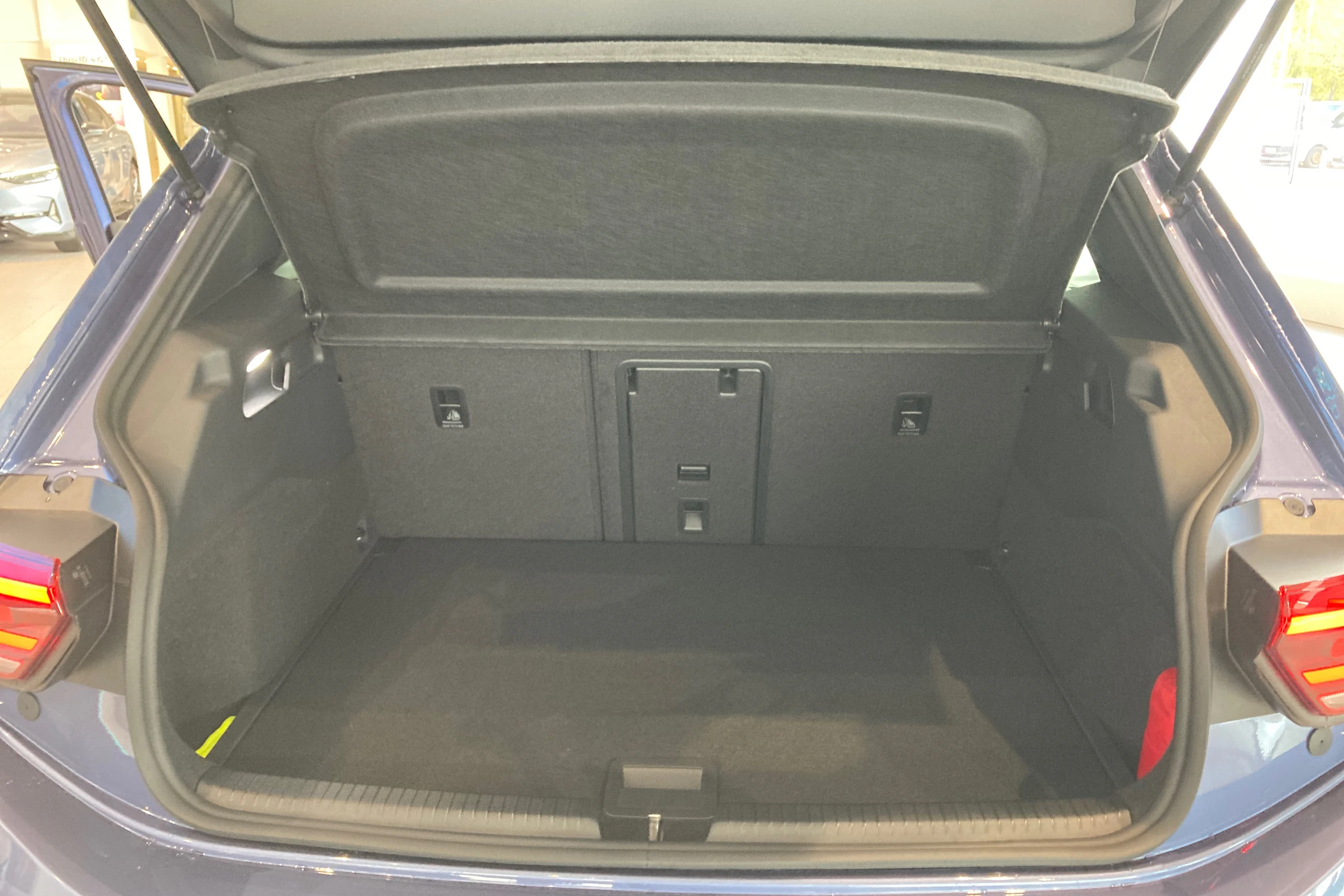 met. sininen Volkswagen ID.3 Neo 2027 kuva 18.