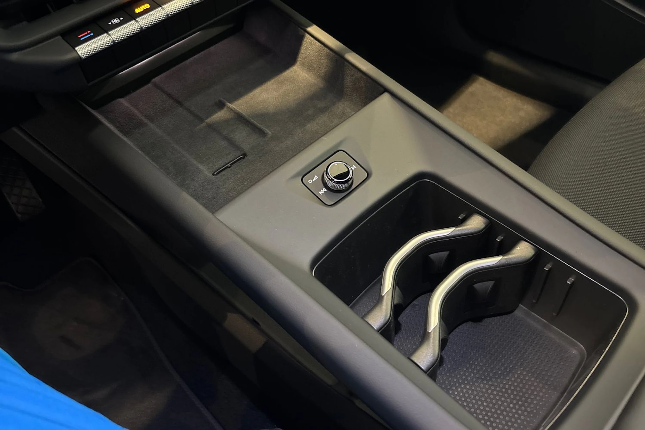sininen Volkswagen ID.3 Neo 2026 kuva 17.