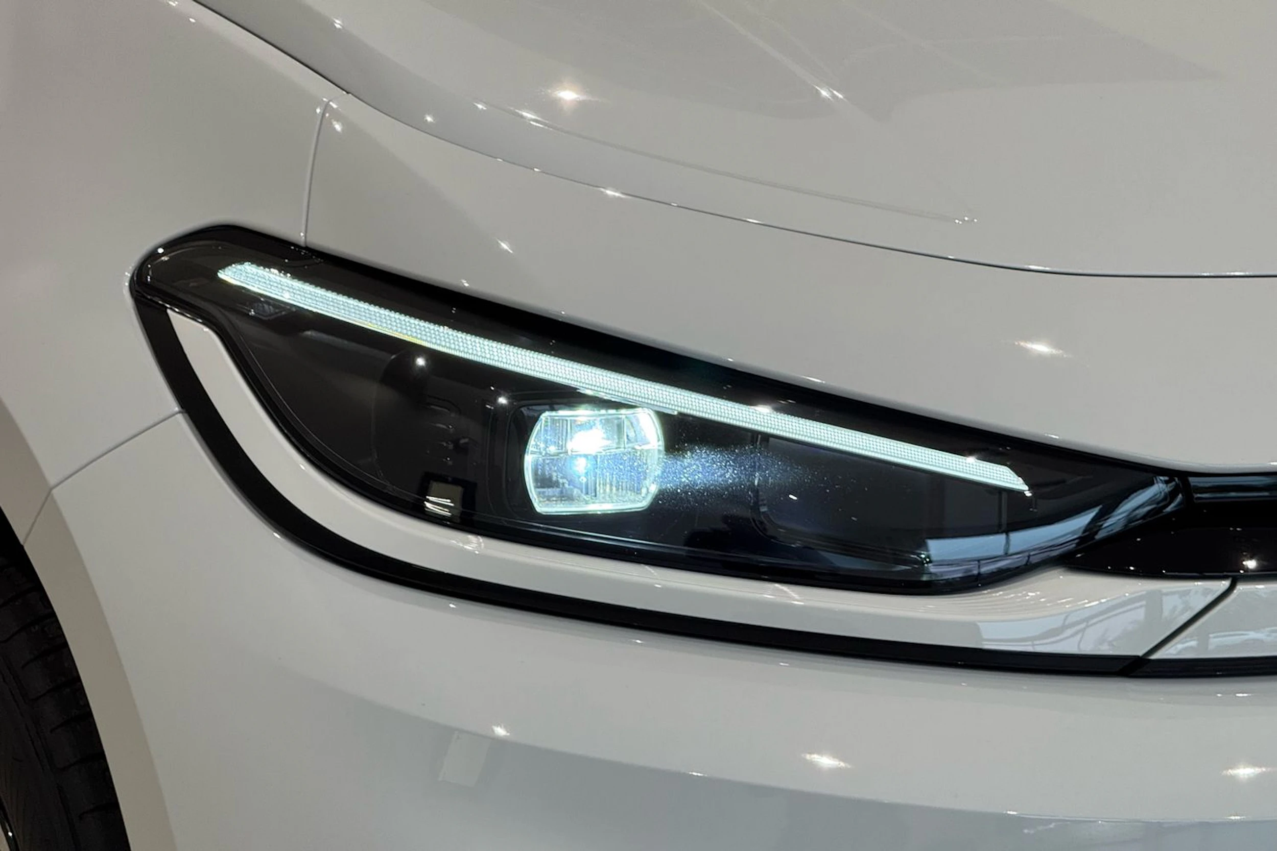 met. valkoinen Volkswagen ID.3 Neo 2027 kuva 10.