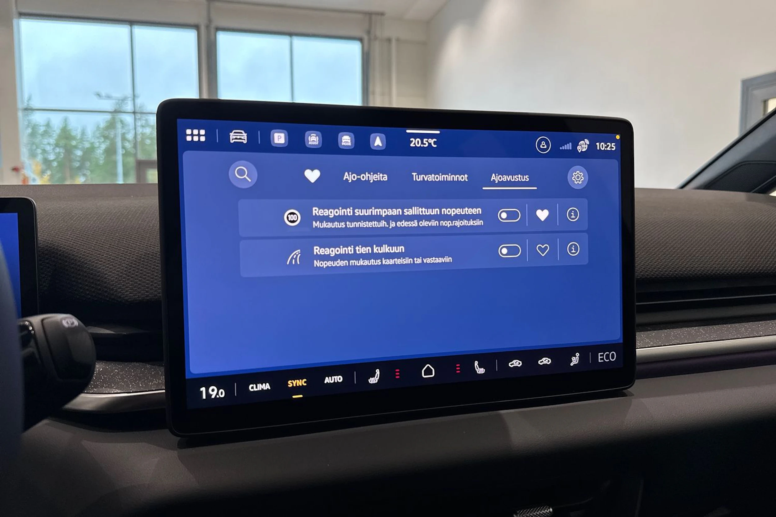 met. valkoinen Volkswagen ID.3 Neo 2027 kuva 23.