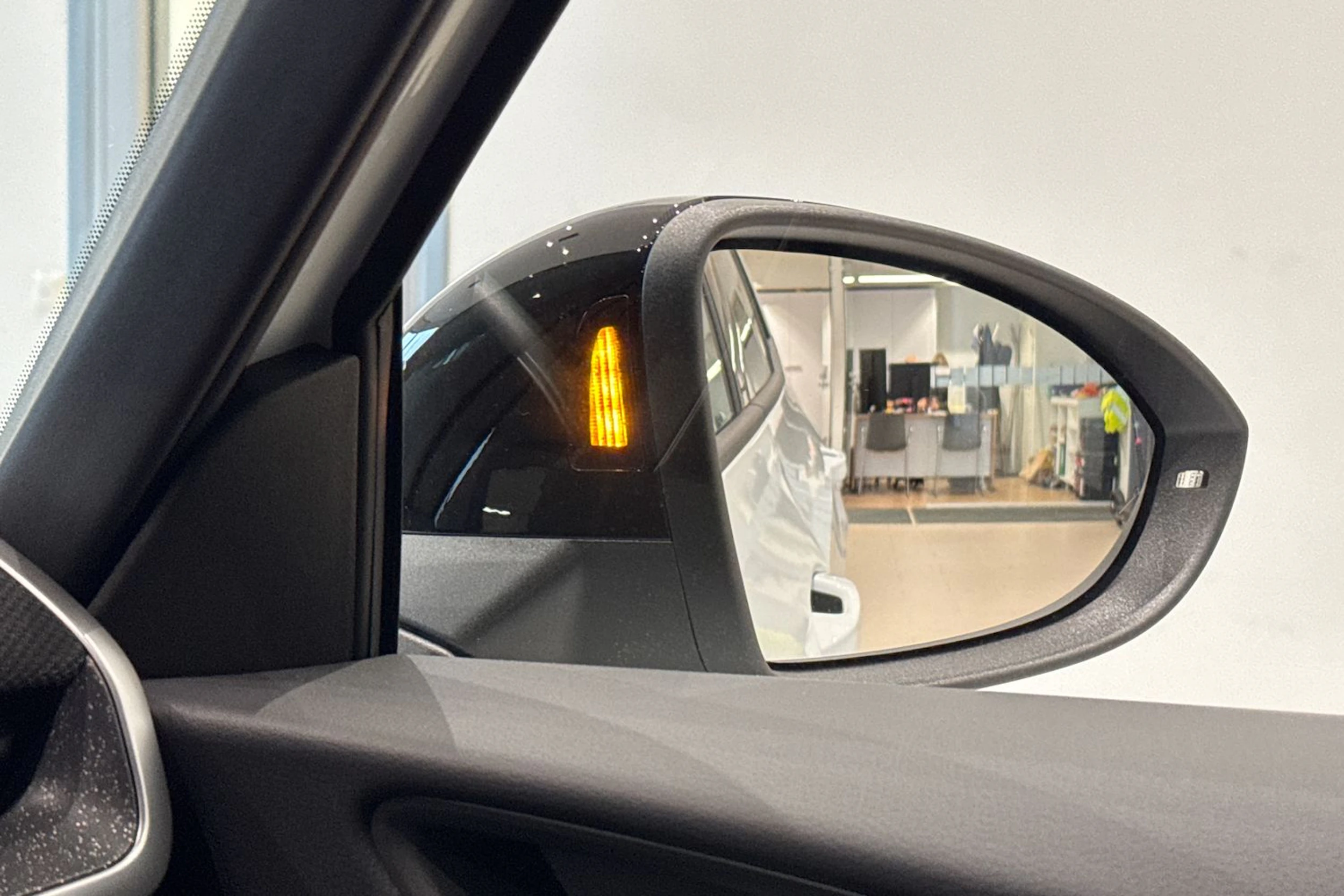 met. valkoinen Volkswagen ID.3 Neo 2027 kuva 30.