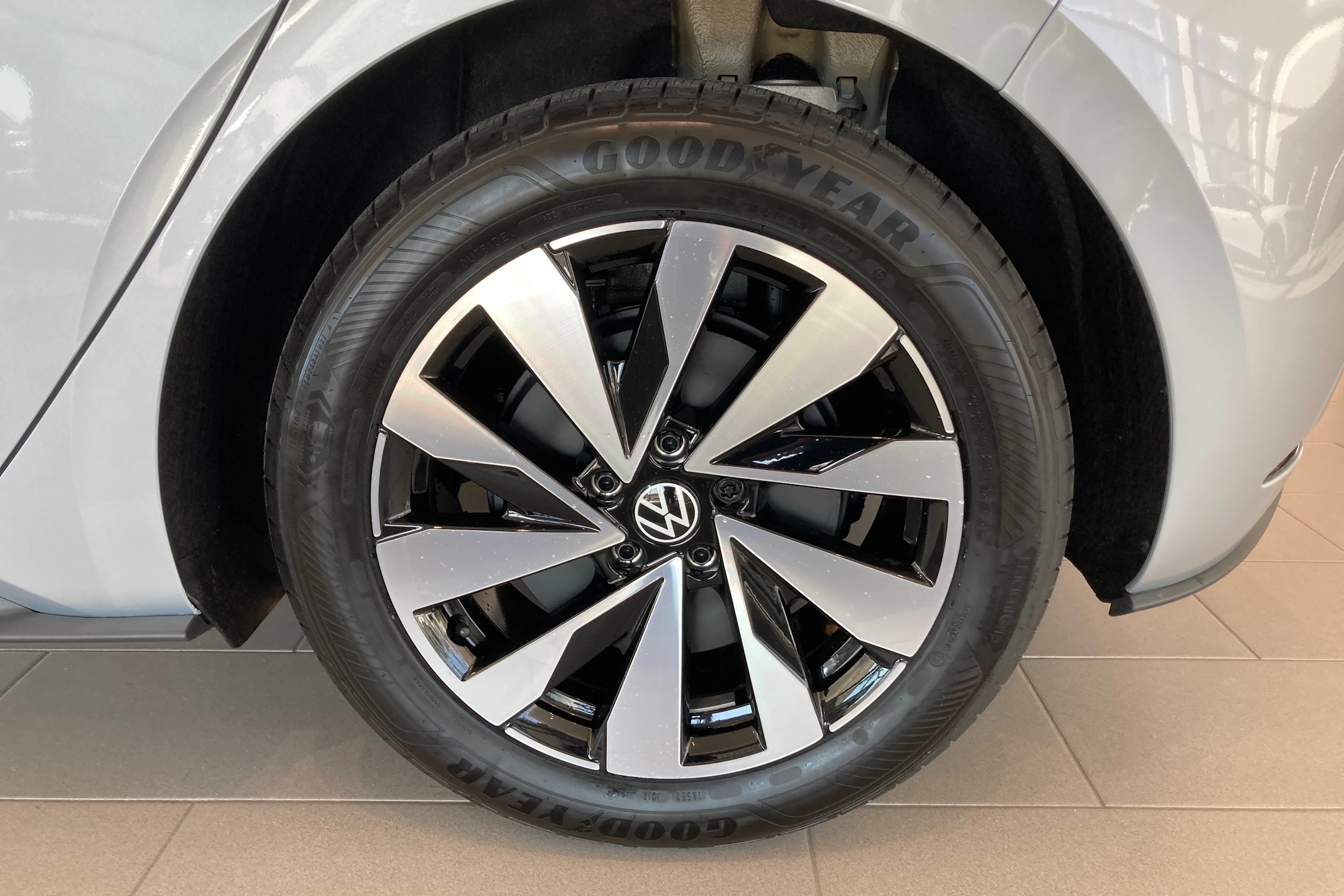 harmaa Volkswagen ID.3 Neo 2027 kuva 10.