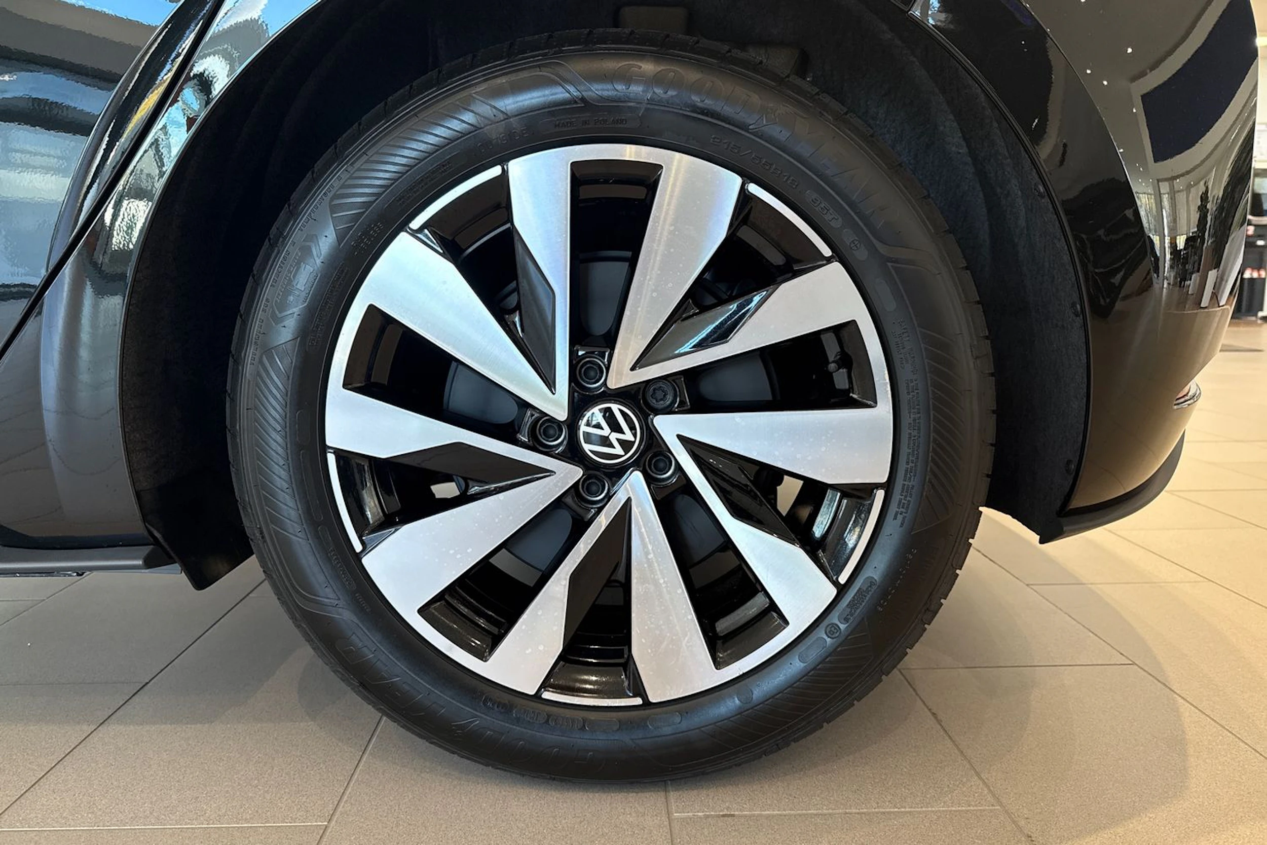 musta Volkswagen ID.3 Neo 2027 kuva 10.