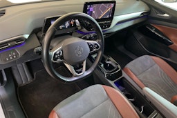Valkoinen Volkswagen ID.4 2021 kuva 6.