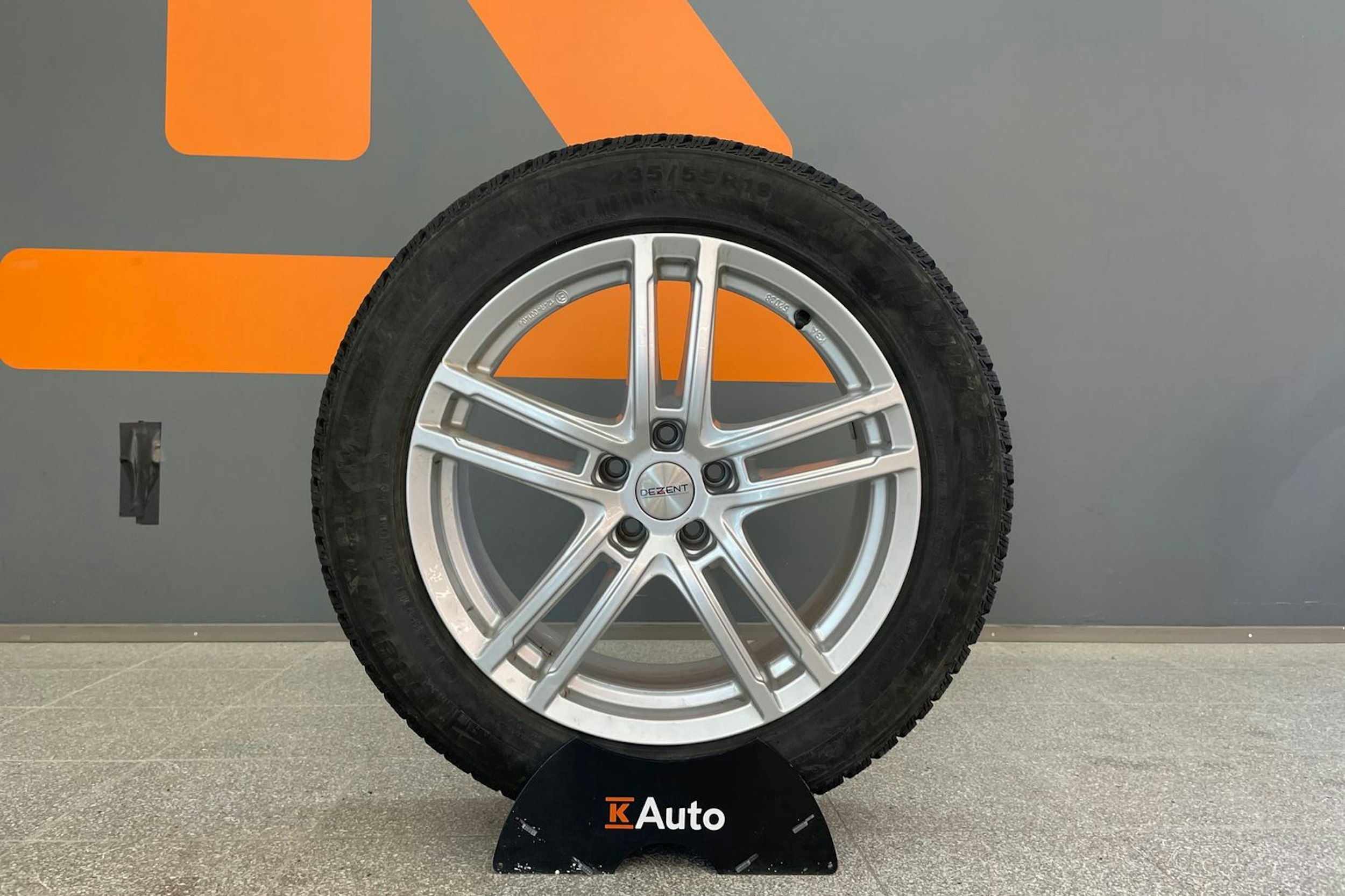 Valkoinen Volkswagen ID.4 2021 kuva 10.