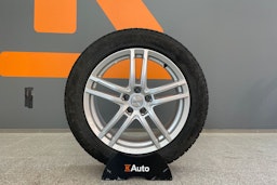 Valkoinen Volkswagen ID.4 2021 kuva 10.