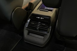 Valkoinen Volkswagen ID.4 2021 kuva 27.