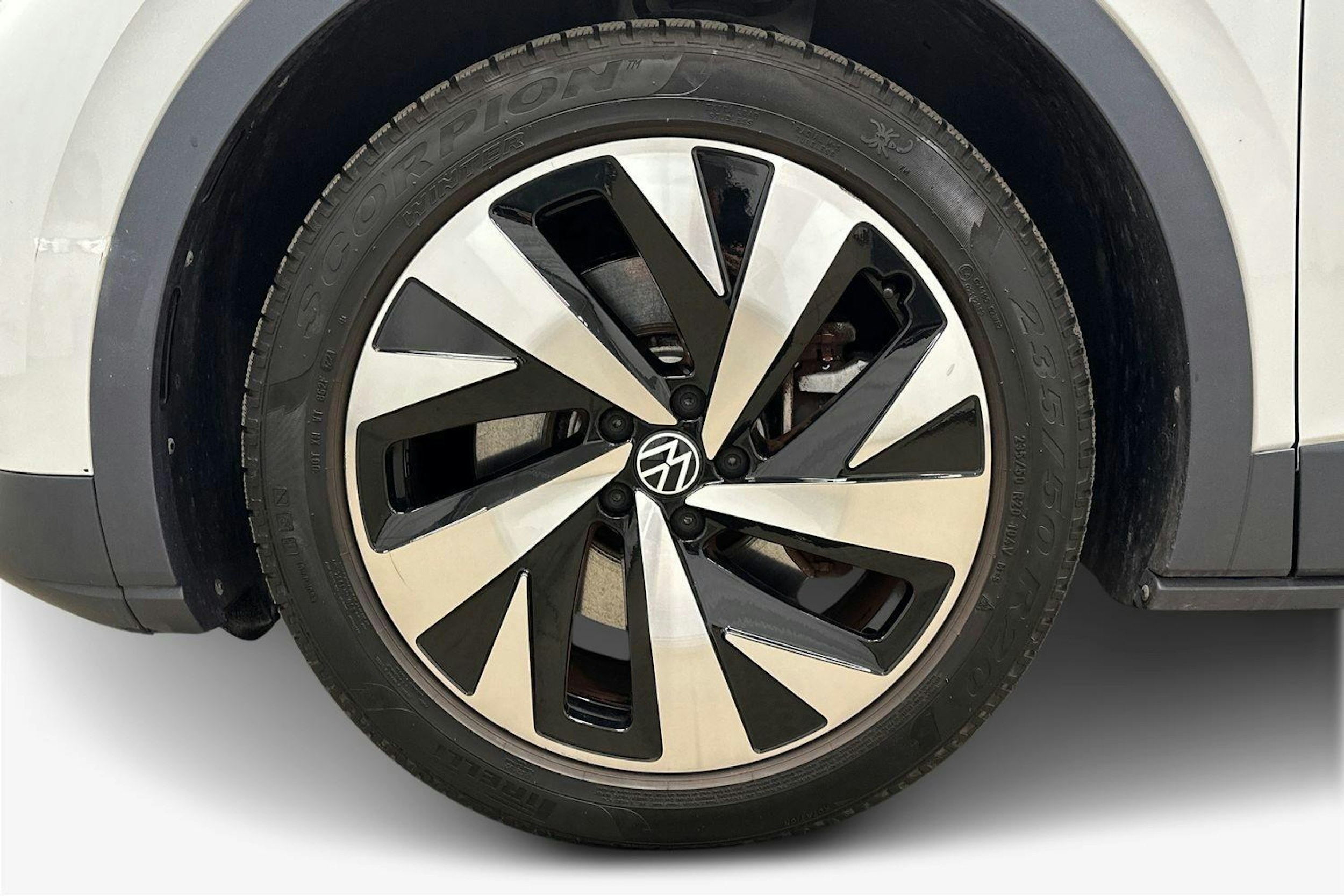 valkoinen Volkswagen ID.4 2021 kuva 9.