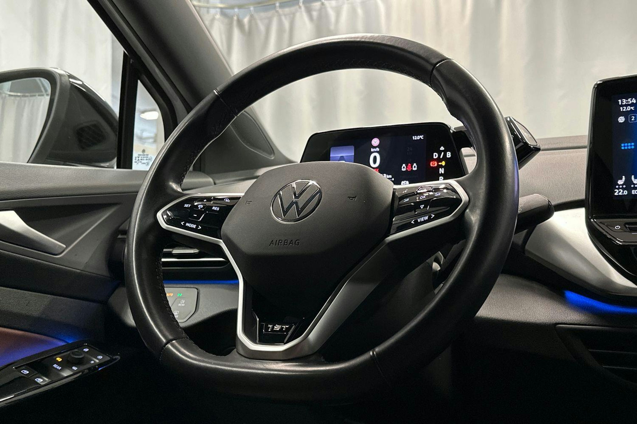 valkoinen Volkswagen ID.4 2021 kuva 12.