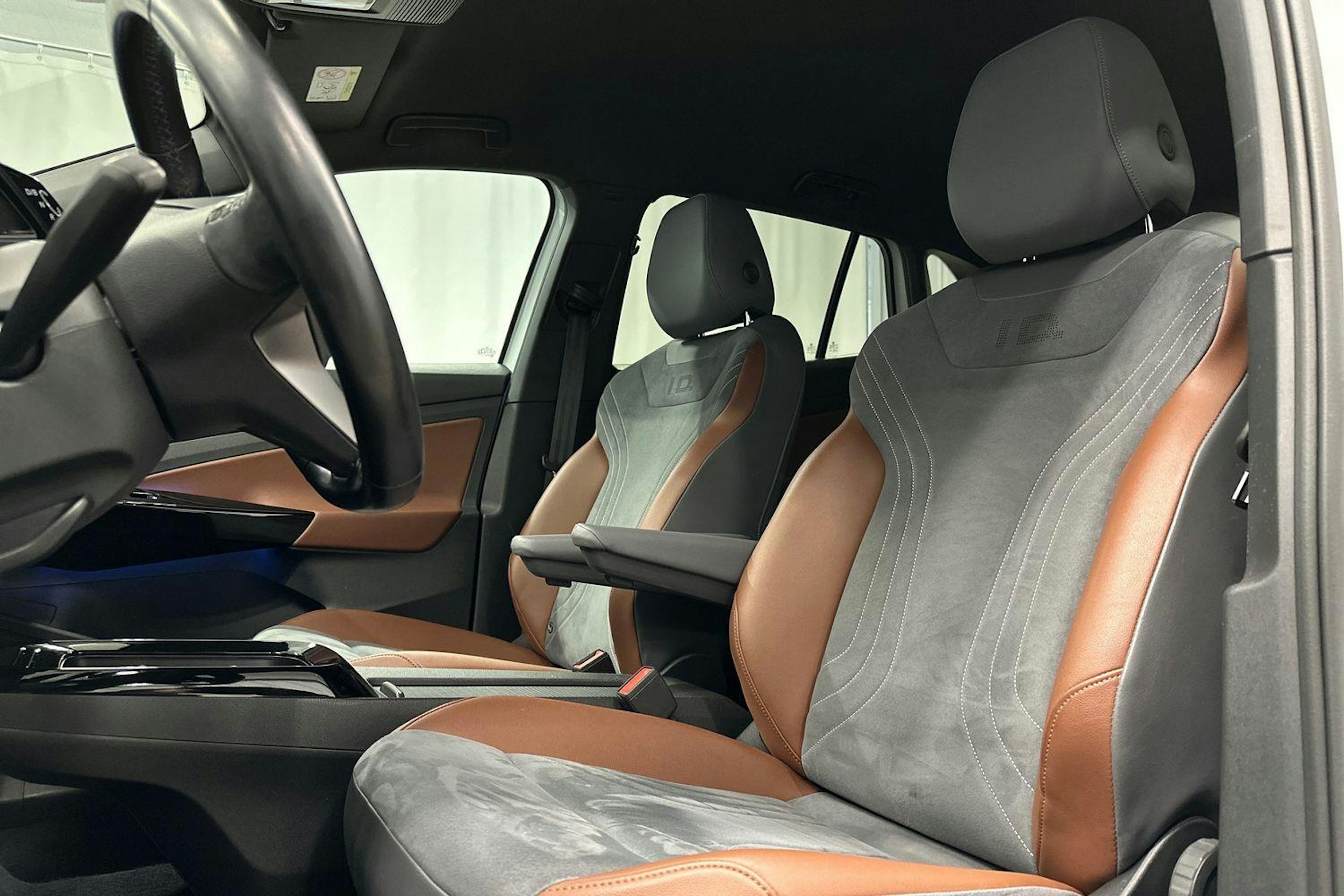 valkoinen Volkswagen ID.4 2021 kuva 13.