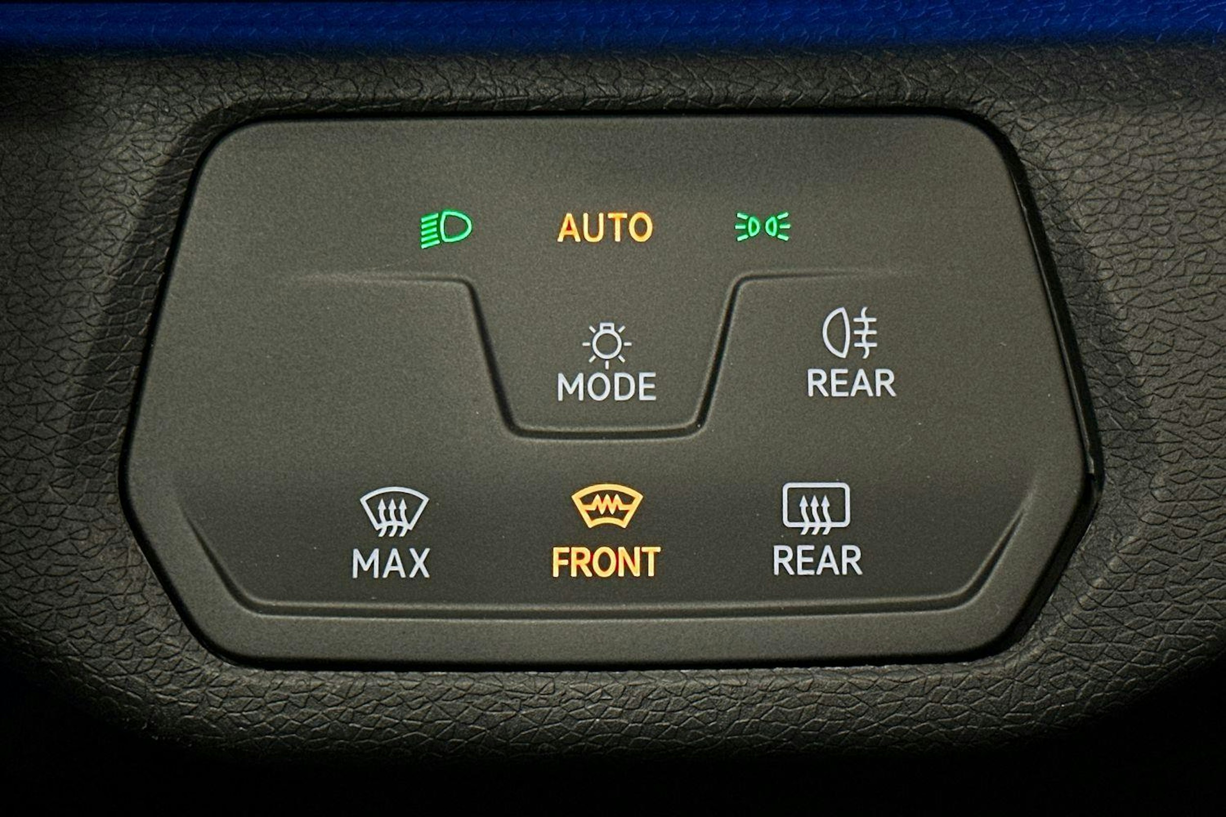 valkoinen Volkswagen ID.4 2021 kuva 14.