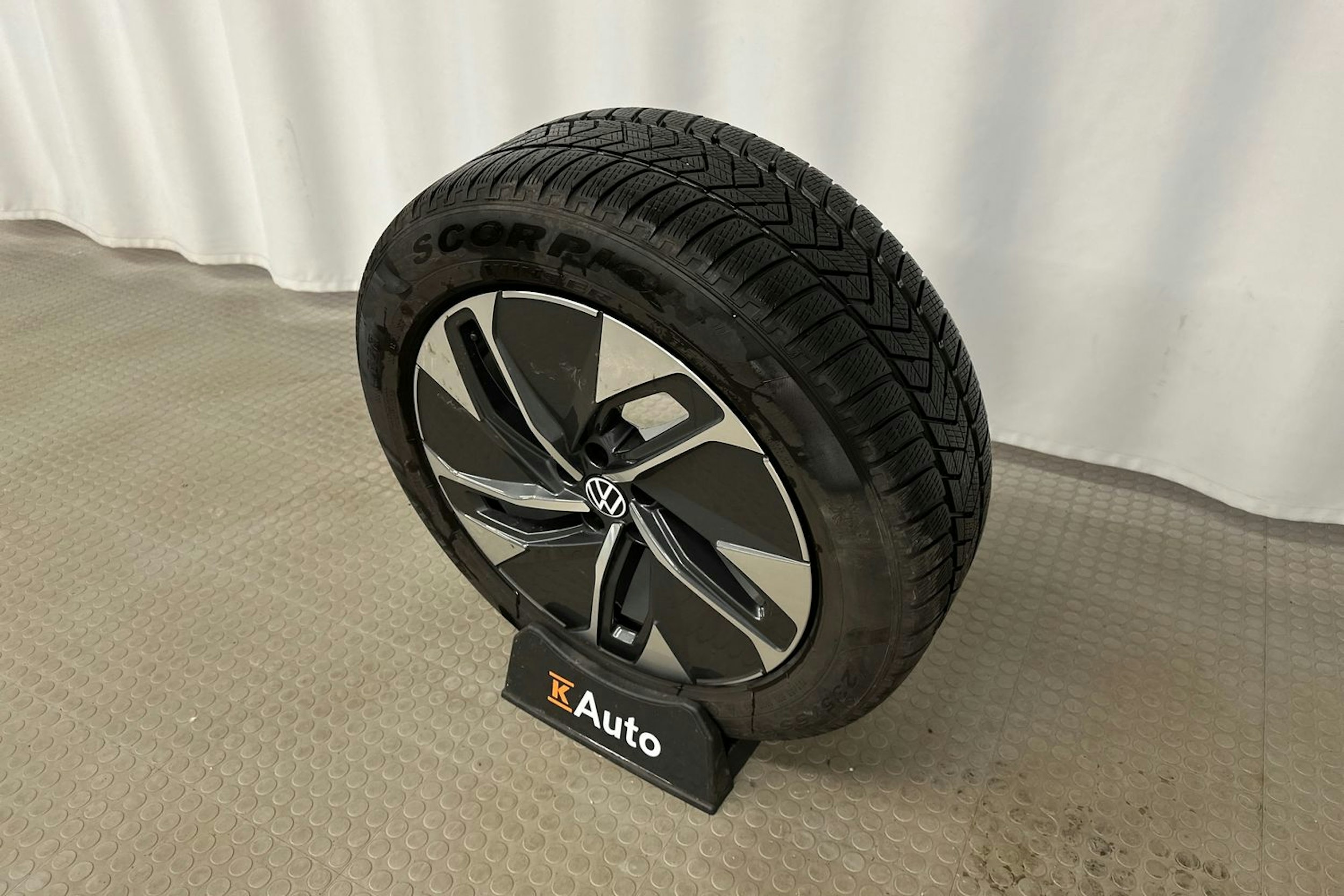 sininen Volkswagen ID.4 2021 kuva 10.
