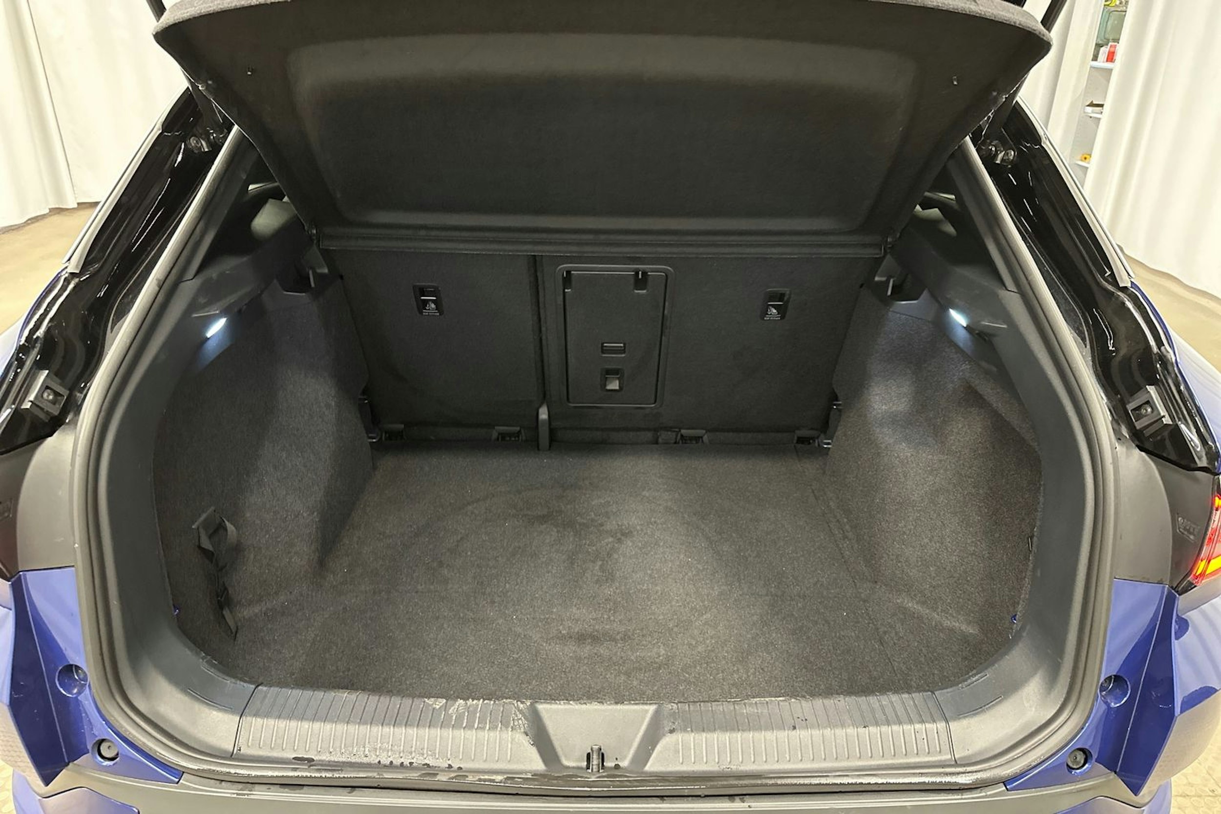 sininen Volkswagen ID.4 2021 kuva 24.