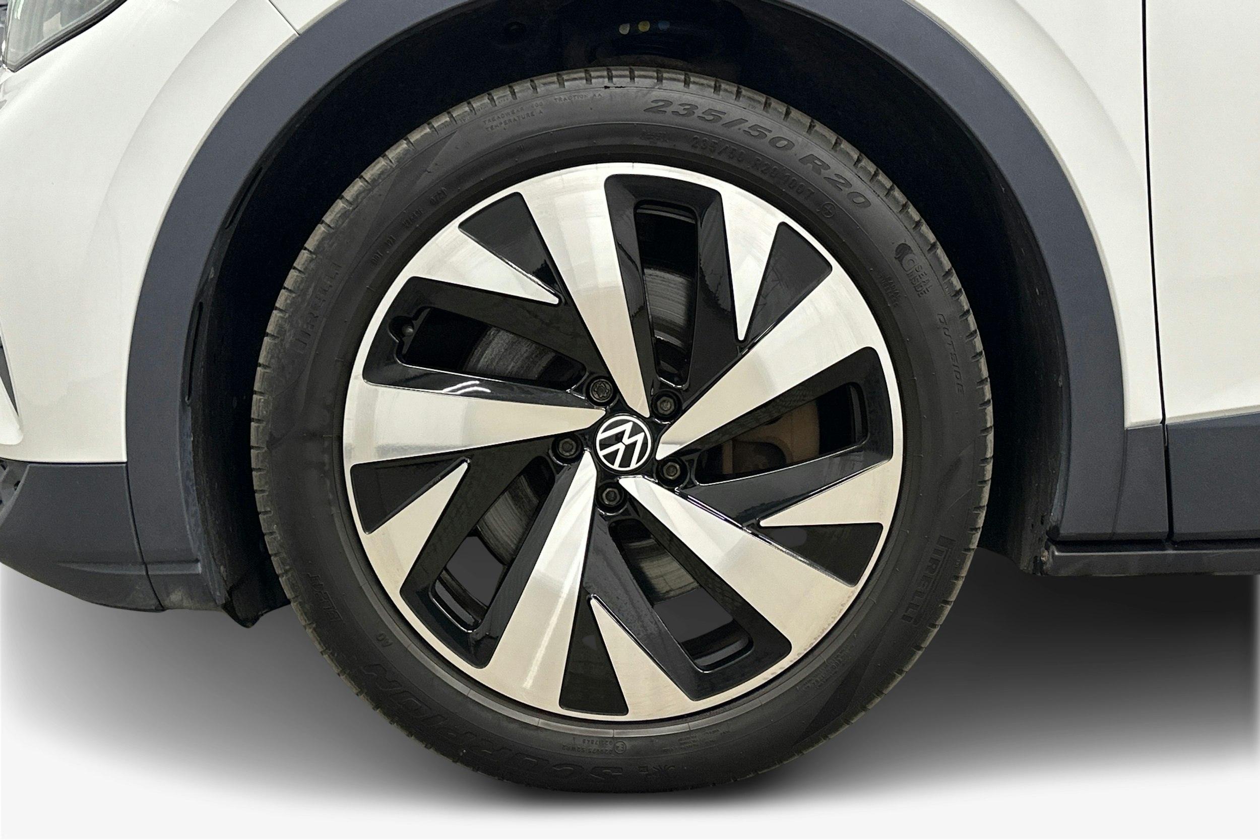 valkoinen Volkswagen ID.4 2021 kuva 9.