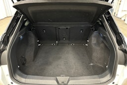 valkoinen Volkswagen ID.4 2021 kuva 11.