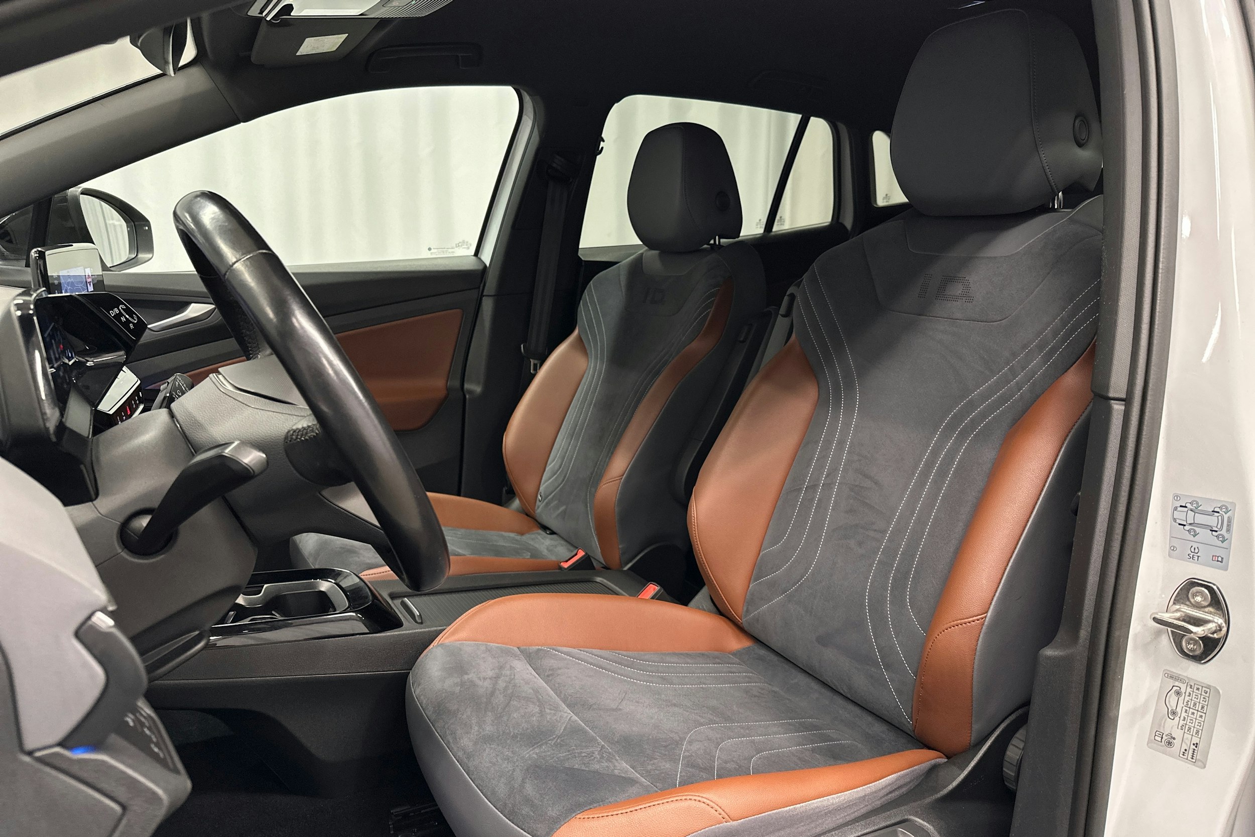 valkoinen Volkswagen ID.4 2021 kuva 13.