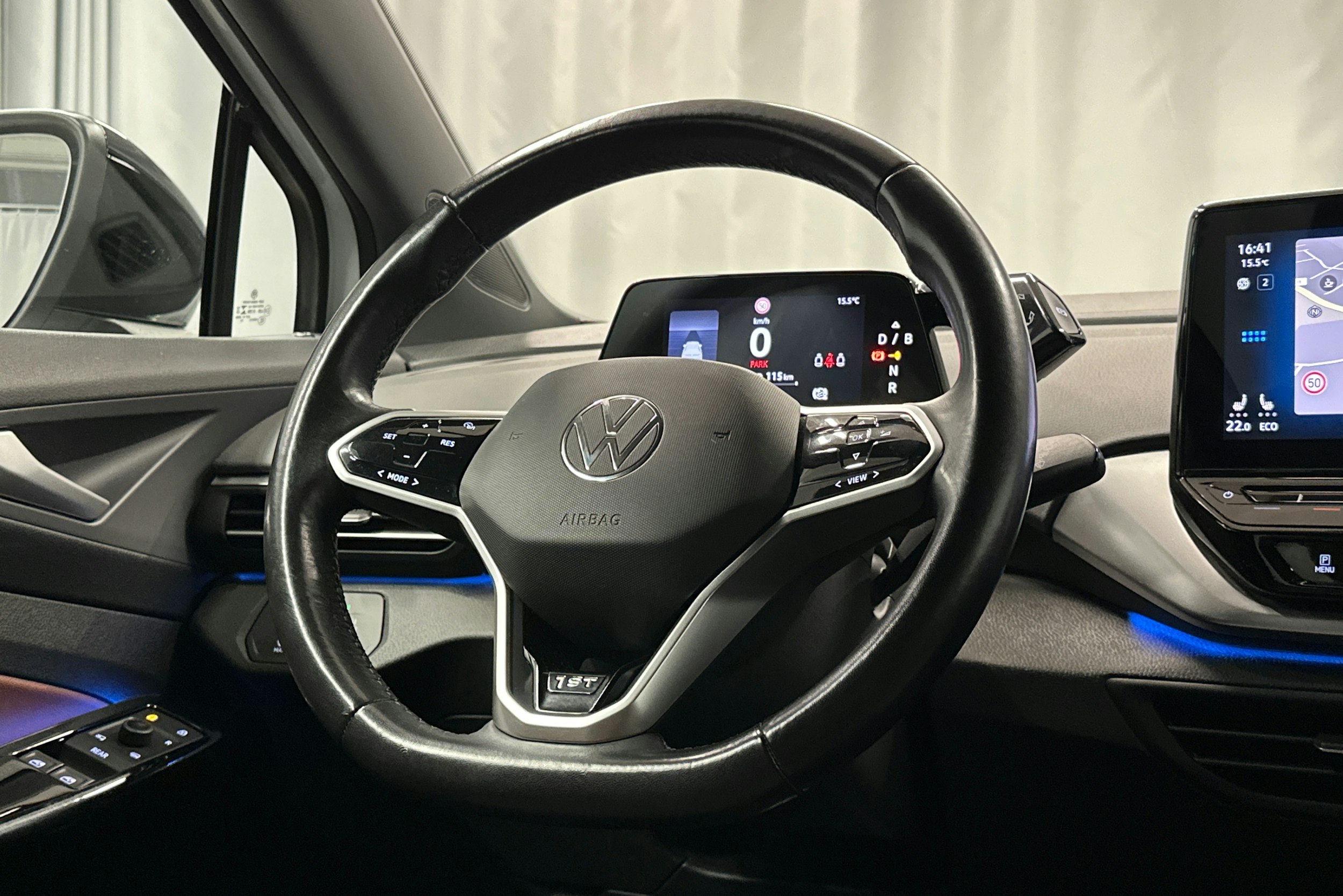 valkoinen Volkswagen ID.4 2021 kuva 14.
