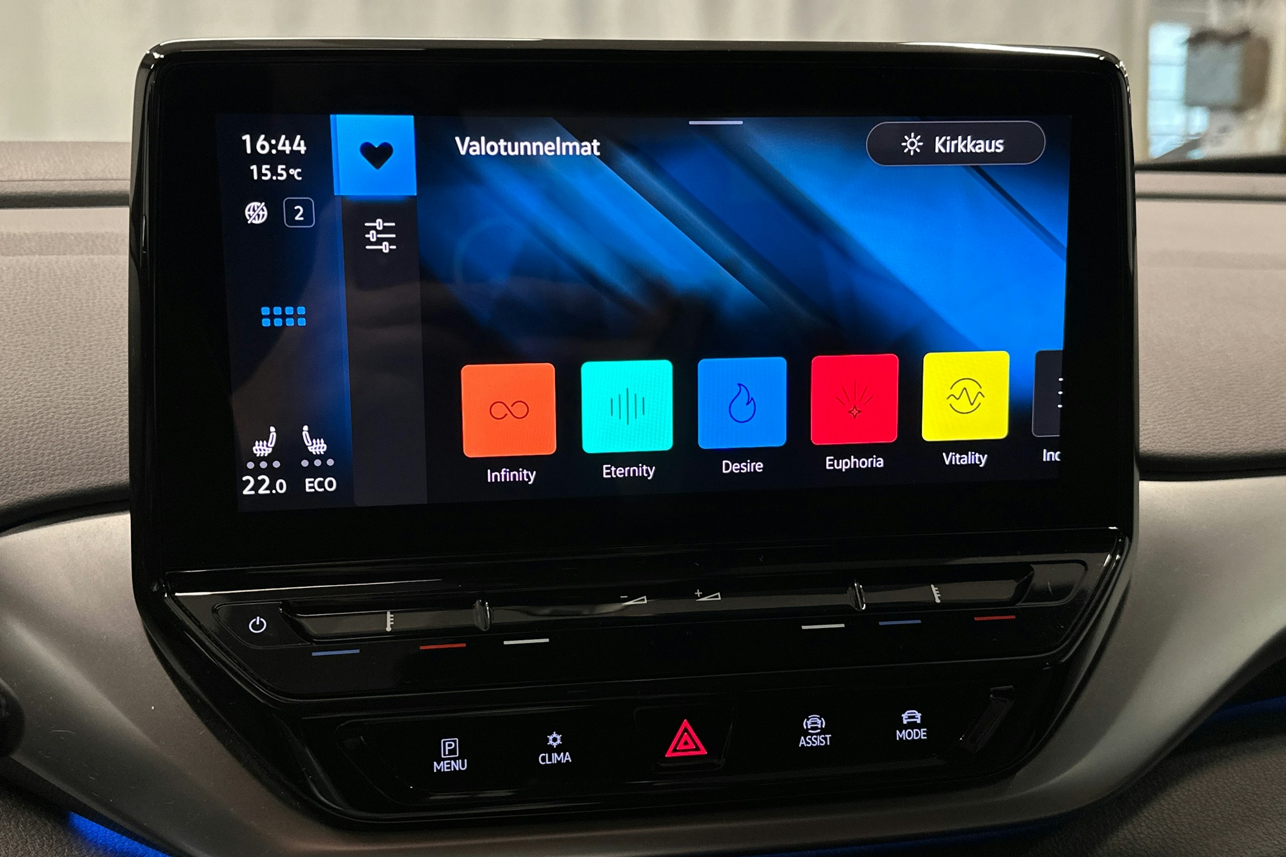 valkoinen Volkswagen ID.4 2021 kuva 20.