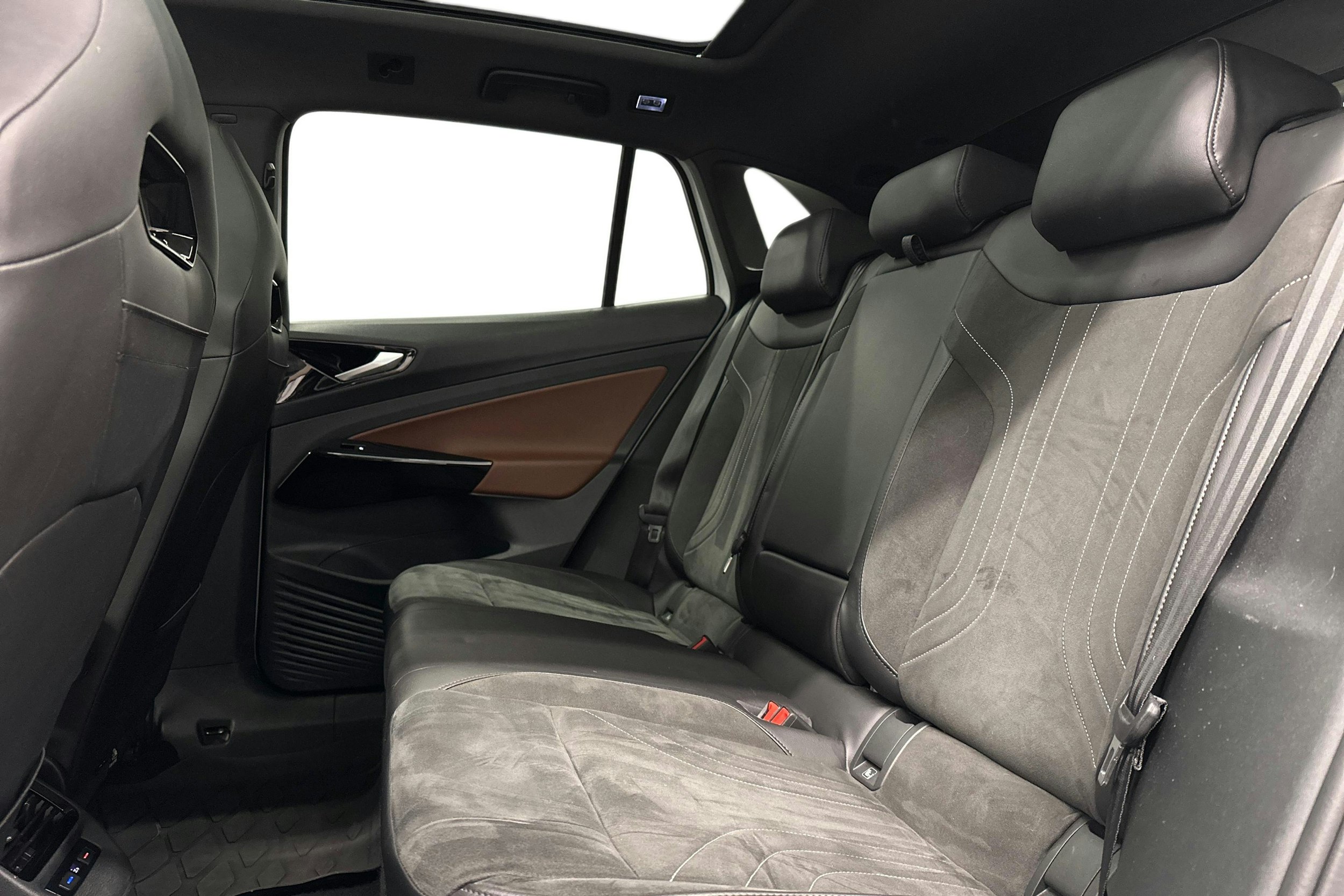 valkoinen Volkswagen ID.4 2021 kuva 10.