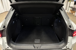 valkoinen Volkswagen ID.4 2021 kuva 14.