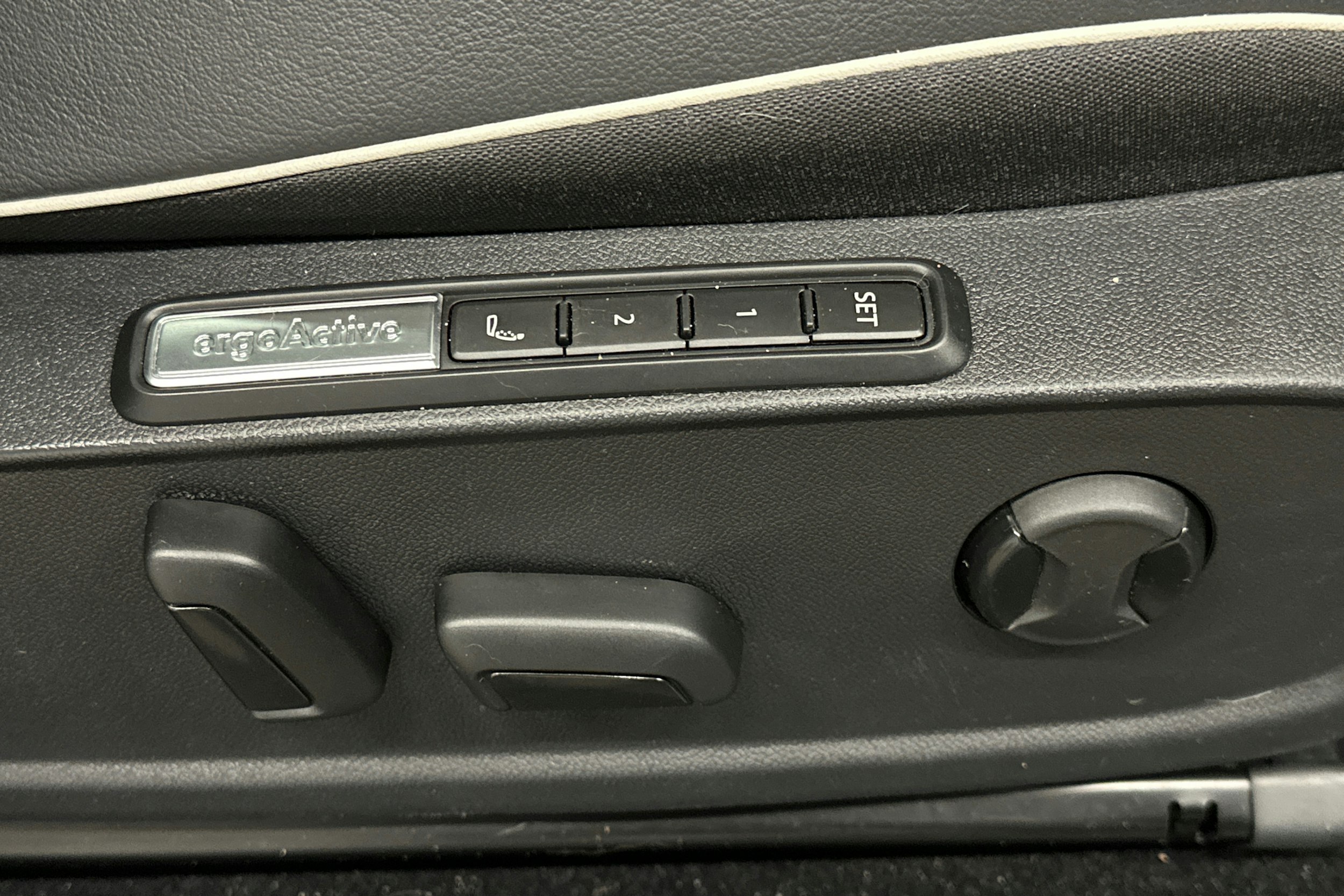 valkoinen Volkswagen ID.4 2021 kuva 20.