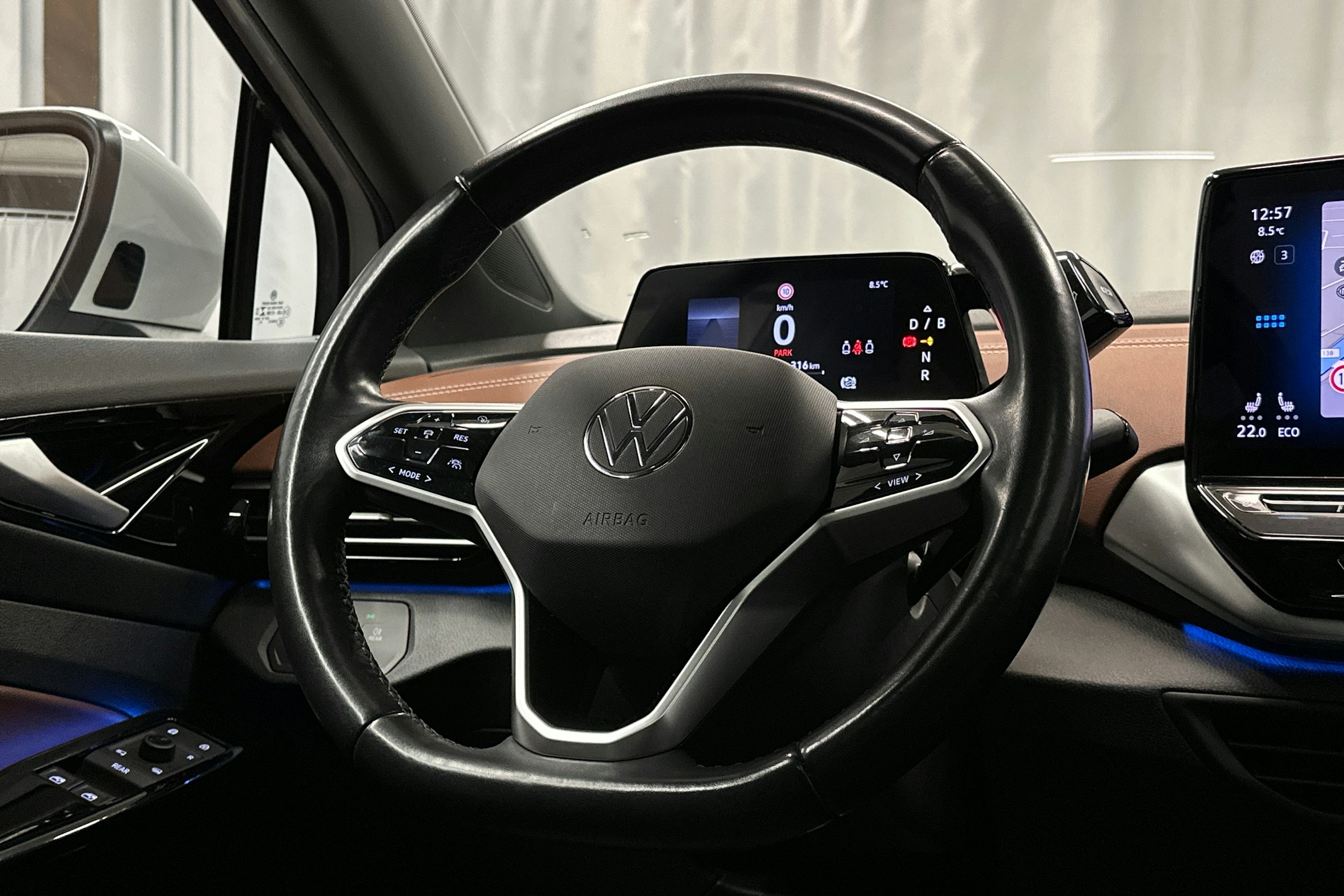 valkoinen Volkswagen ID.4 2021 kuva 21.