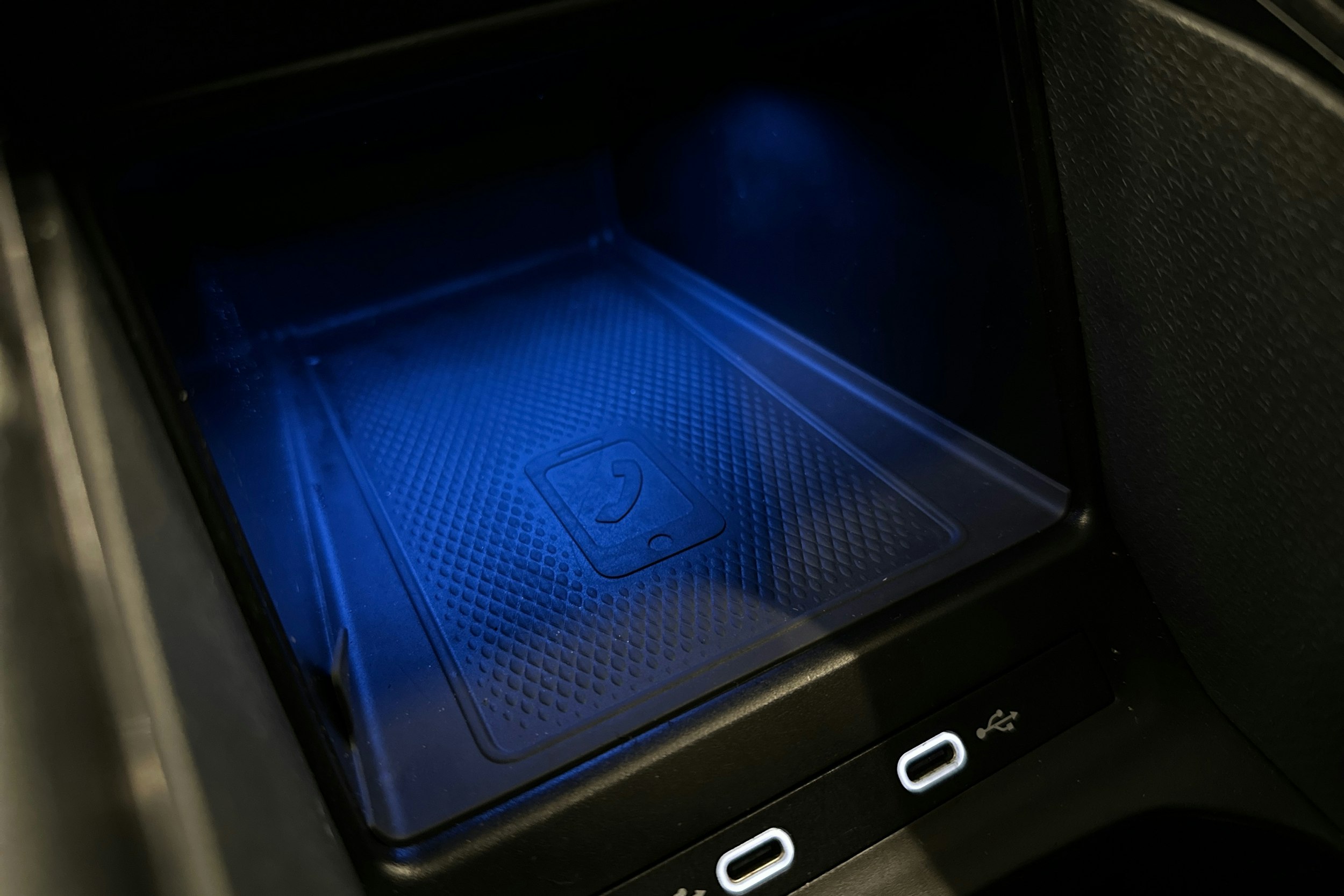 valkoinen Volkswagen ID.4 2021 kuva 32.