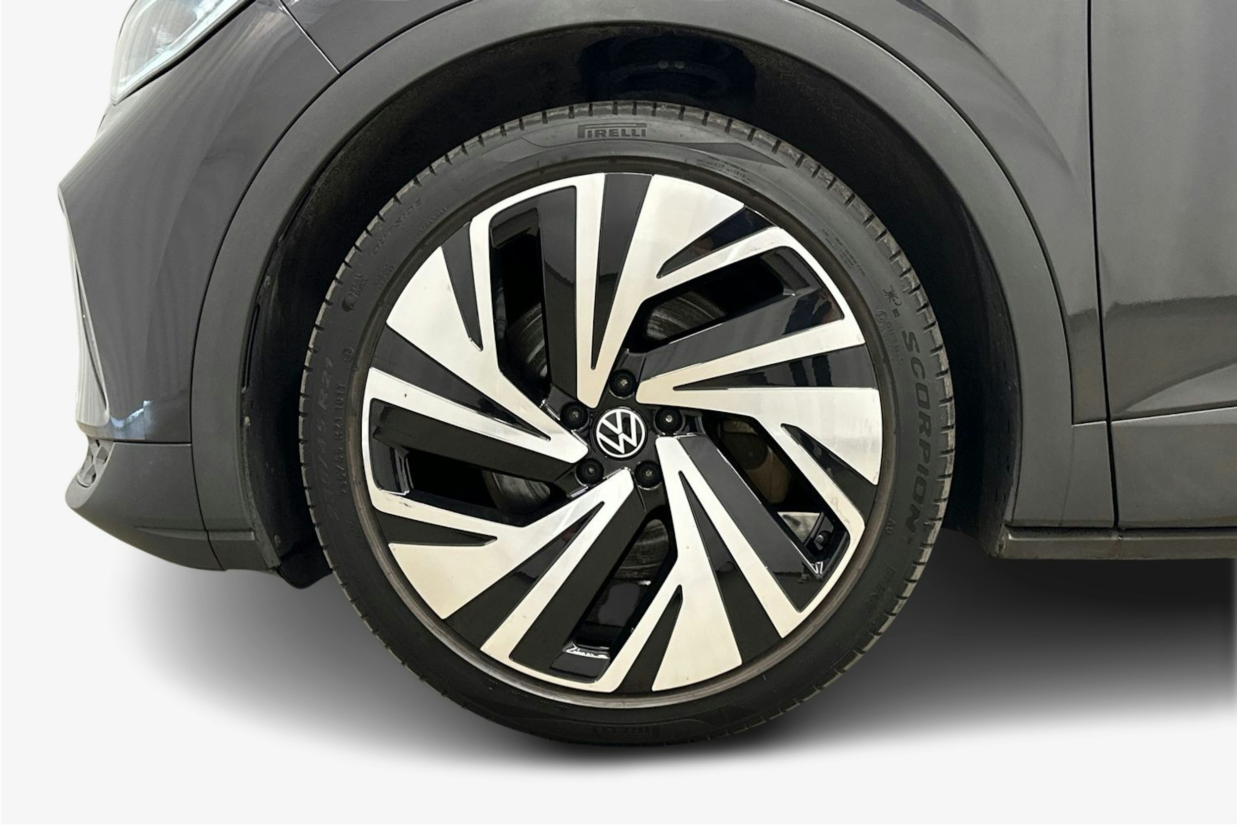 musta Volkswagen ID.4 2021 kuva 11.