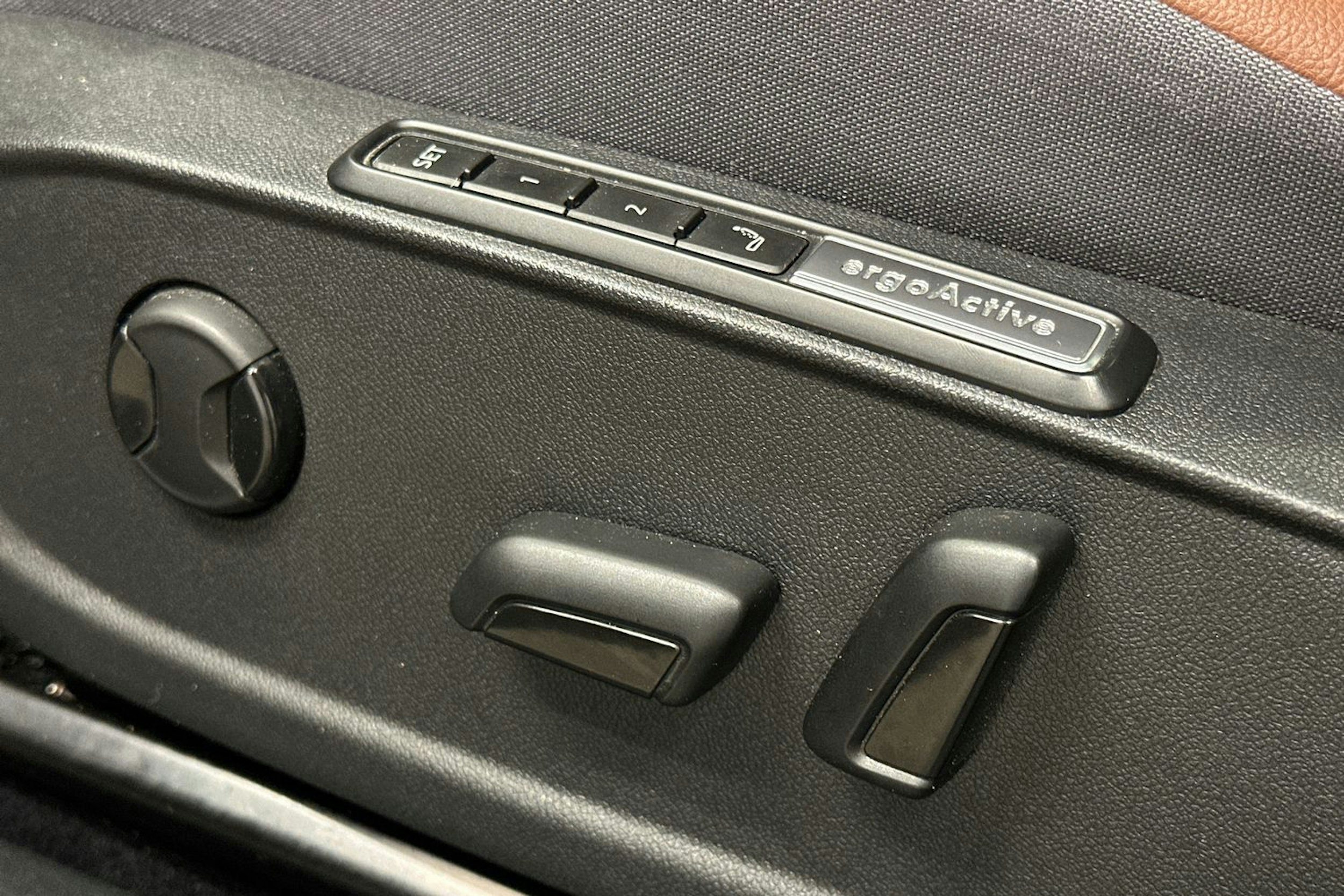 musta Volkswagen ID.4 2021 kuva 16.