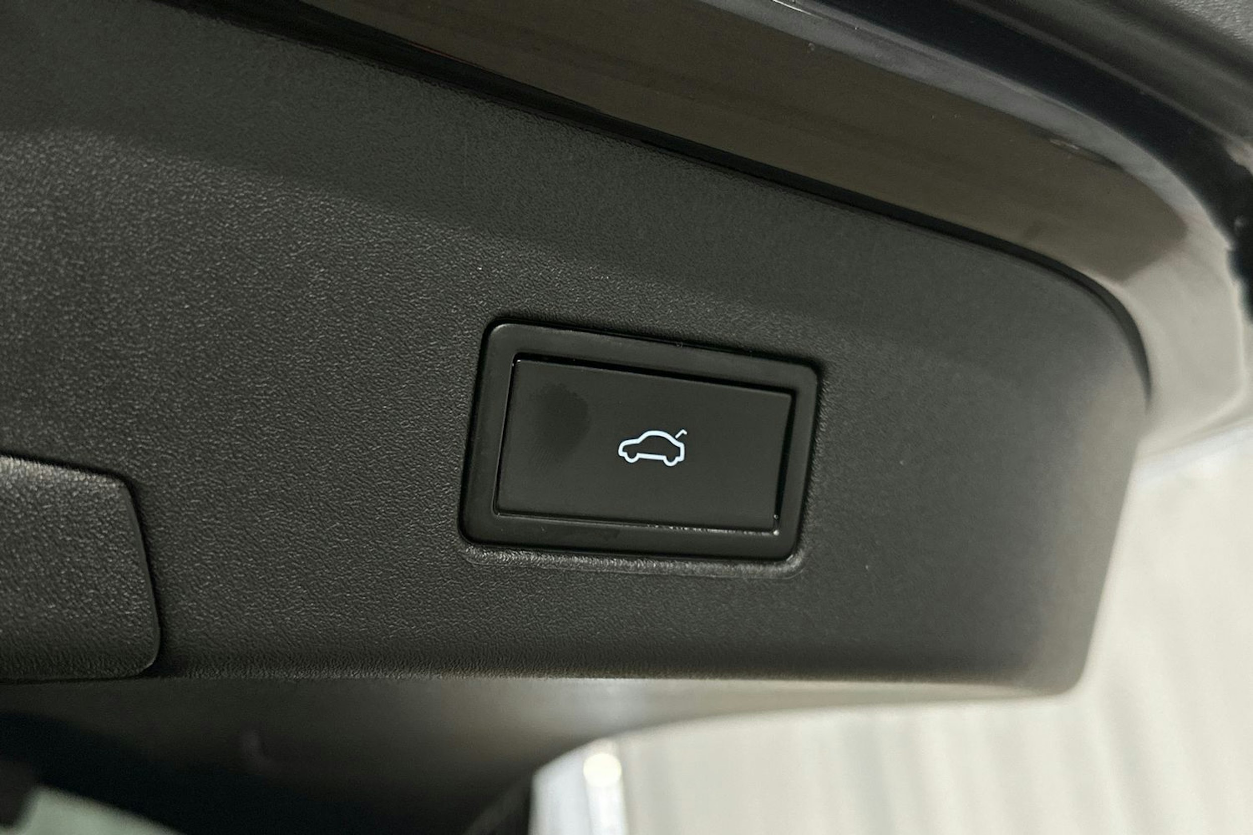 musta Volkswagen ID.4 2021 kuva 32.
