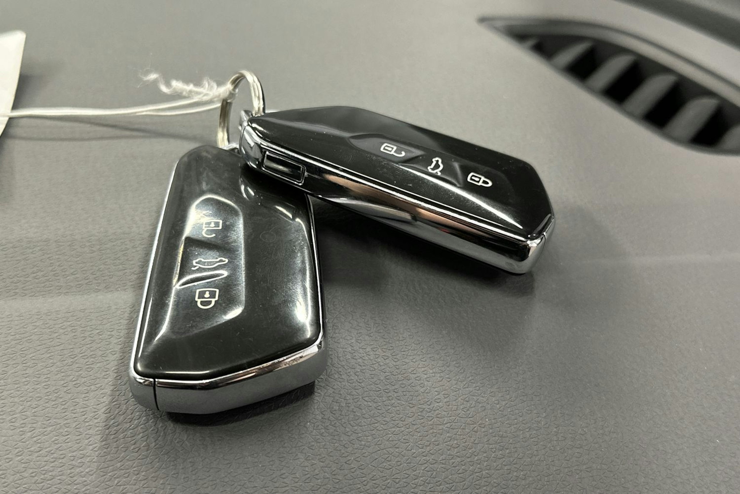 musta Volkswagen ID.4 2021 kuva 33.