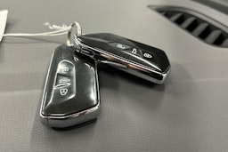 musta Volkswagen ID.4 2021 kuva 33.