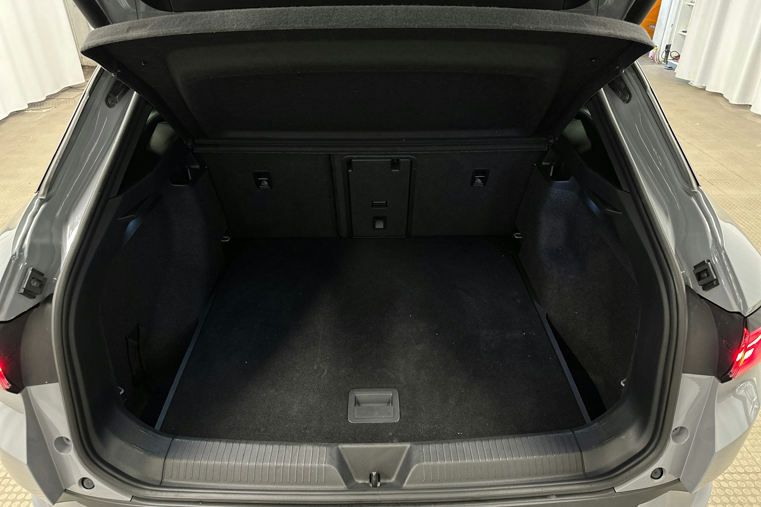 harmaa Volkswagen ID.4 2021 kuva 14.