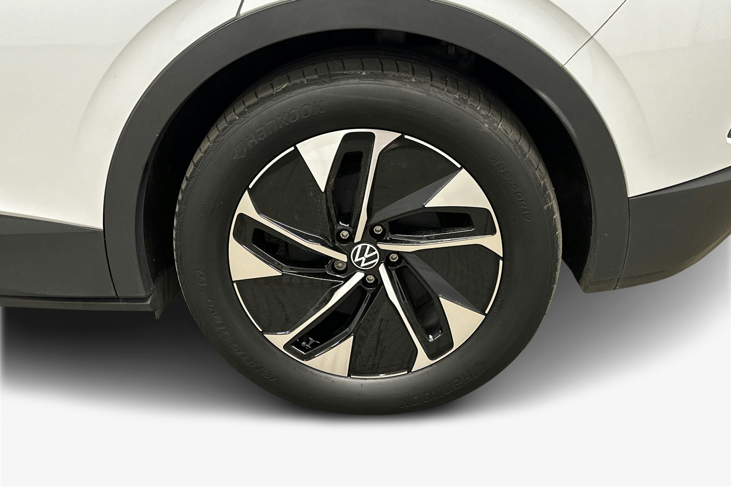 valkoinen Volkswagen ID.4 2021 kuva 11.