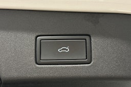 valkoinen Volkswagen ID.4 2021 kuva 16.