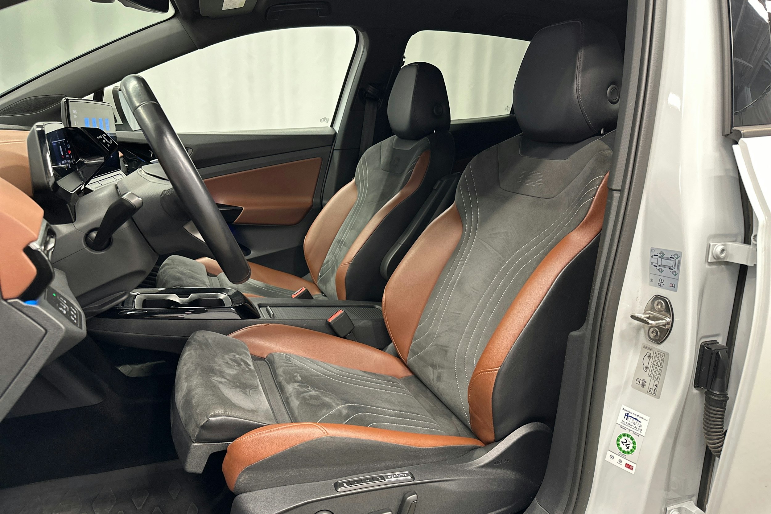 valkoinen Volkswagen ID.4 2021 kuva 17.
