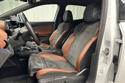 valkoinen Volkswagen ID.4 2021 kuva 17.