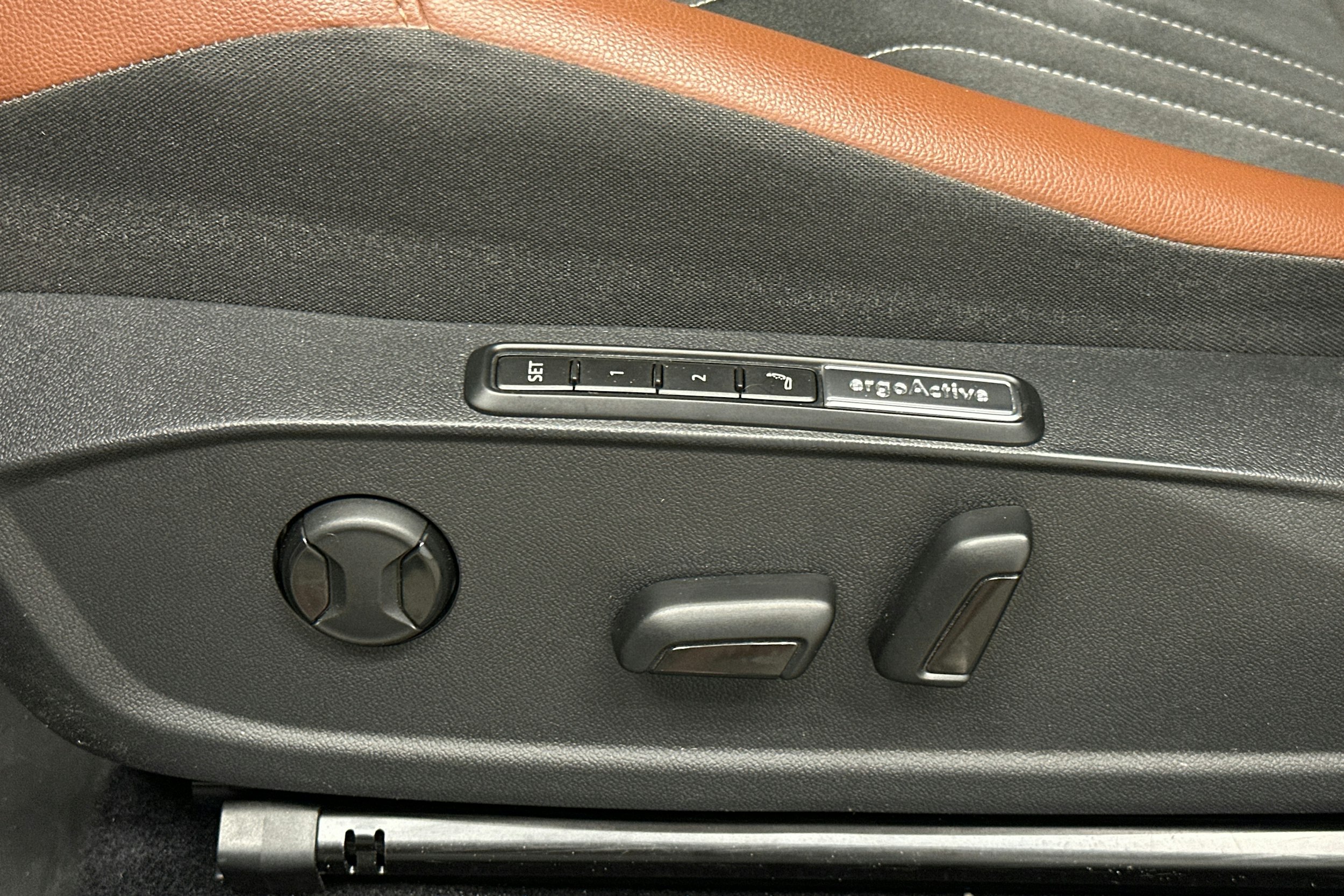 valkoinen Volkswagen ID.4 2021 kuva 18.