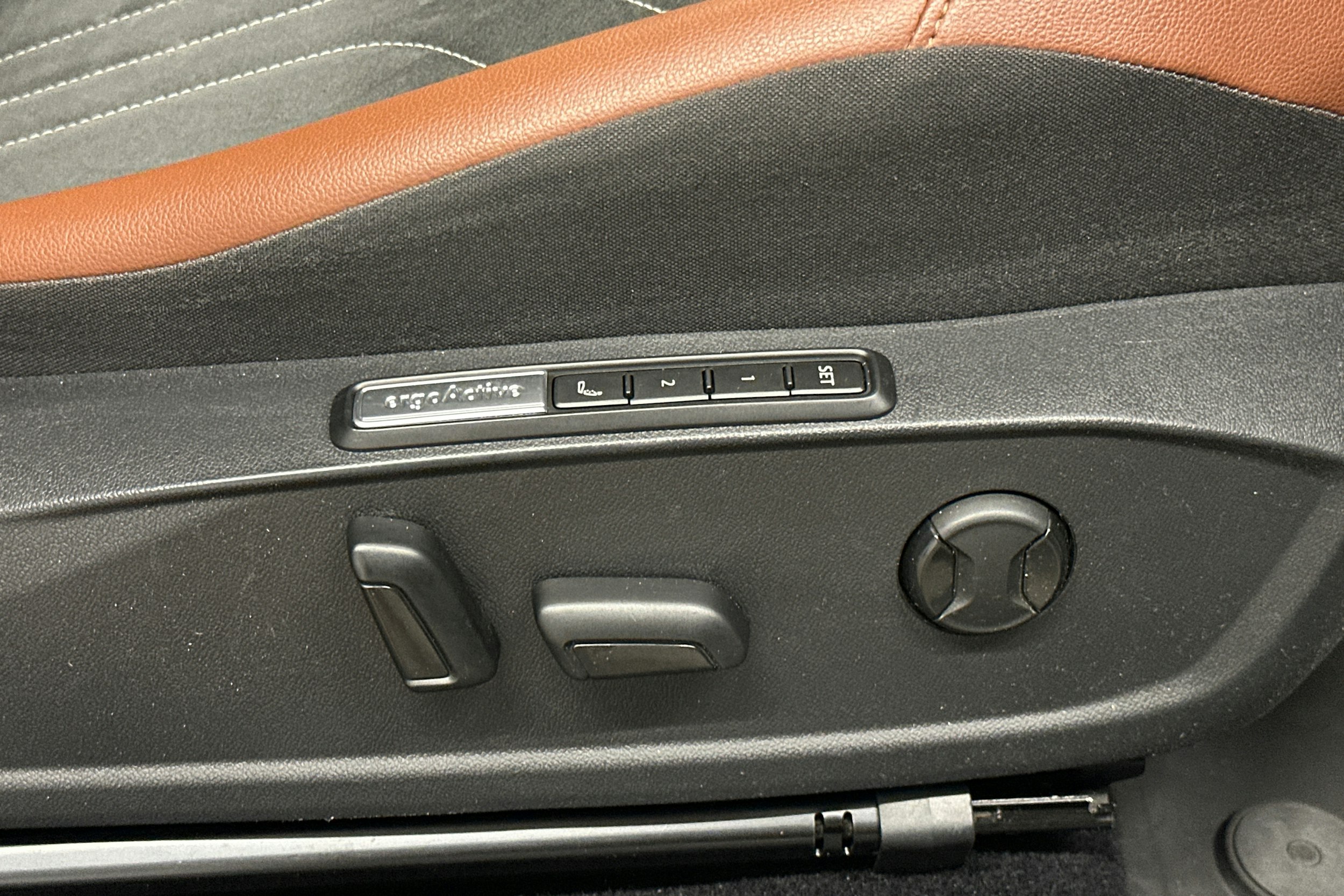 valkoinen Volkswagen ID.4 2021 kuva 19.