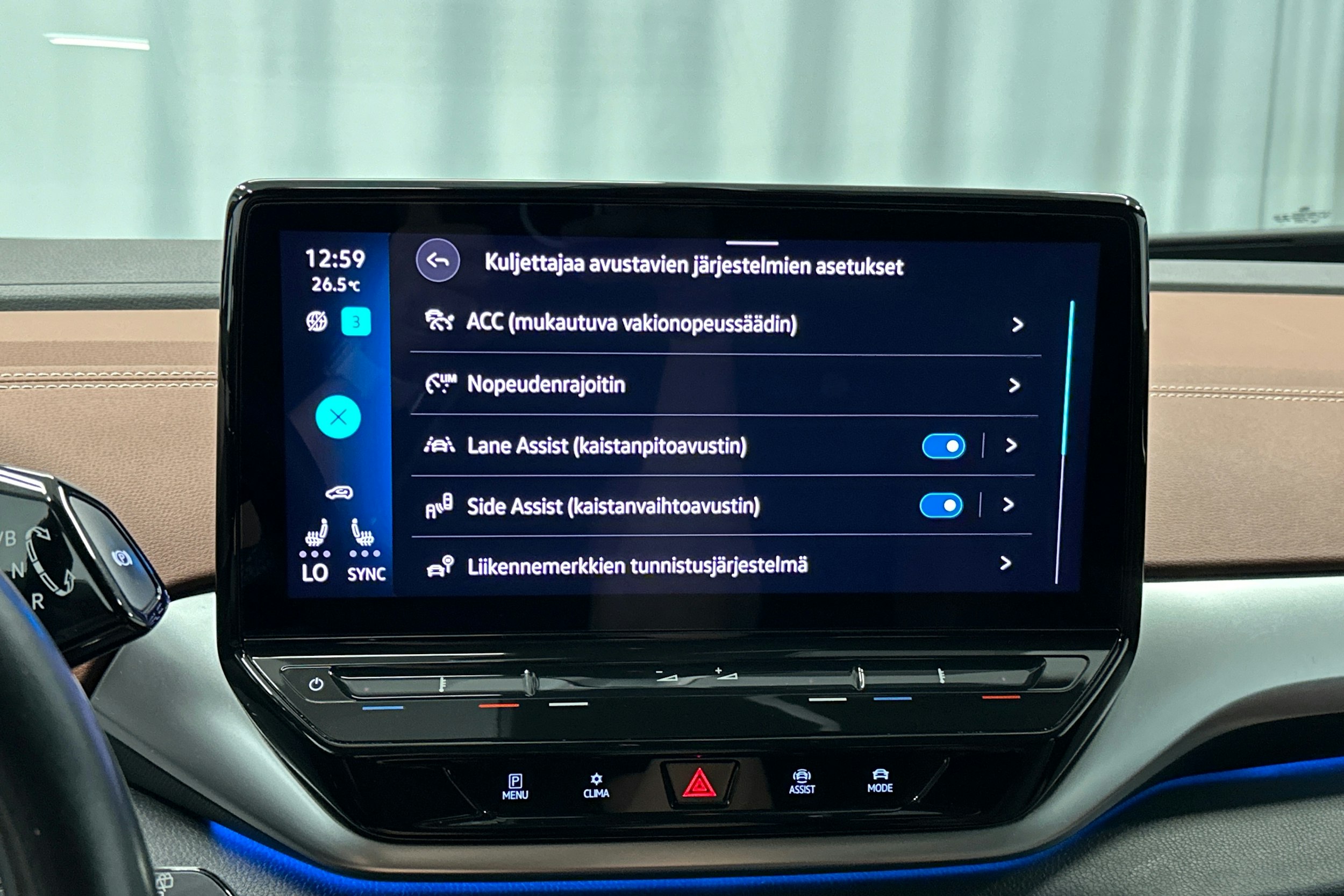 valkoinen Volkswagen ID.4 2021 kuva 32.
