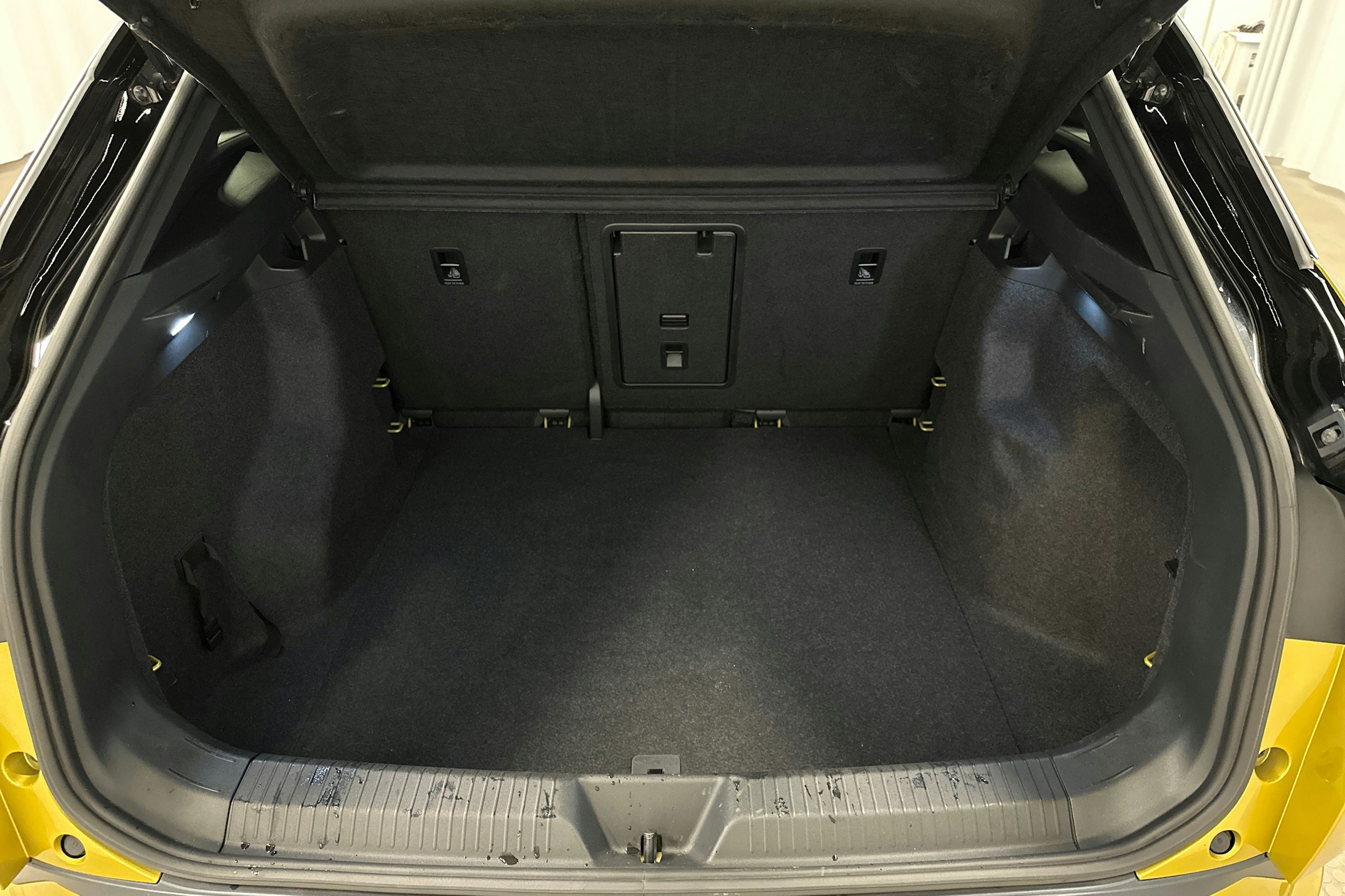 keltainen Volkswagen ID.4 2021 kuva 14.