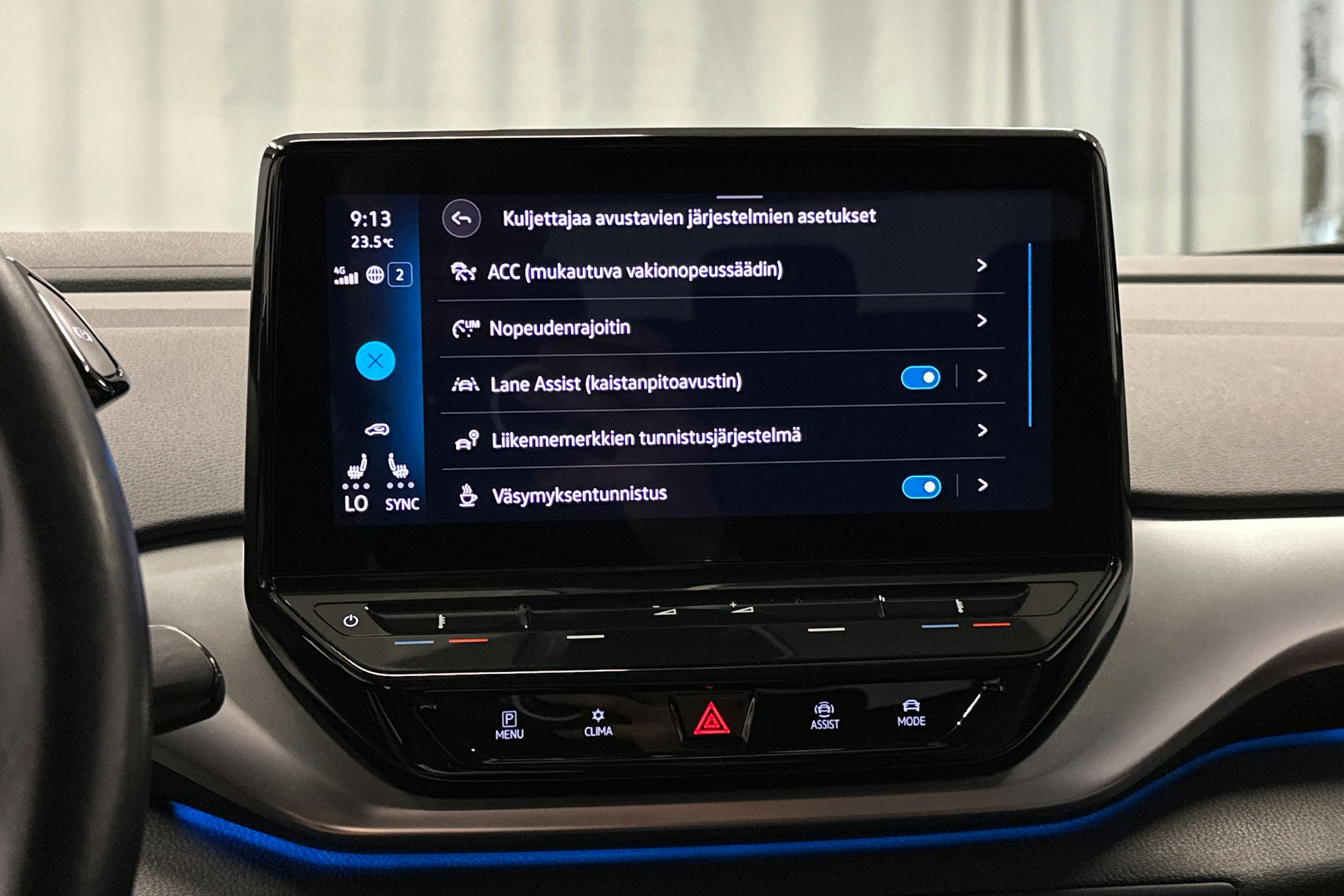keltainen Volkswagen ID.4 2021 kuva 28.
