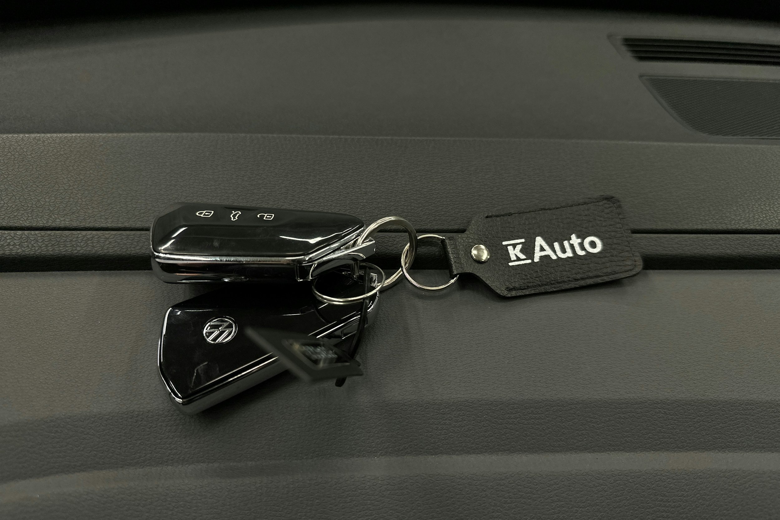 keltainen Volkswagen ID.4 2021 kuva 35.