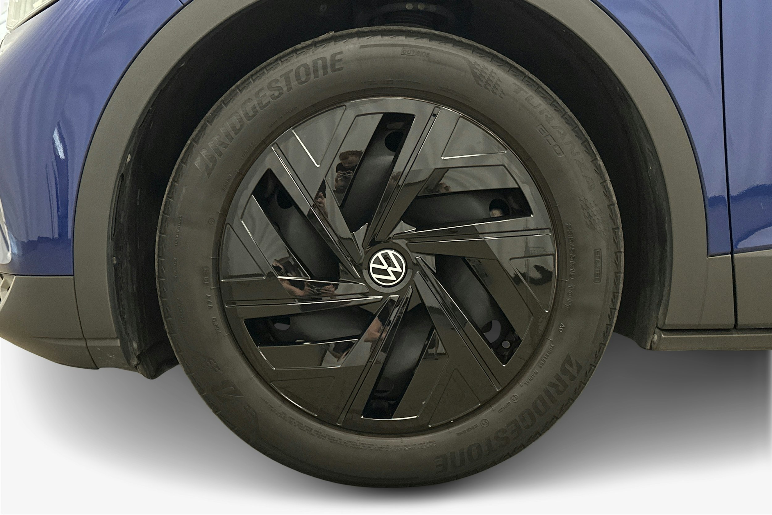 sininen Volkswagen ID.4 2021 kuva 11.