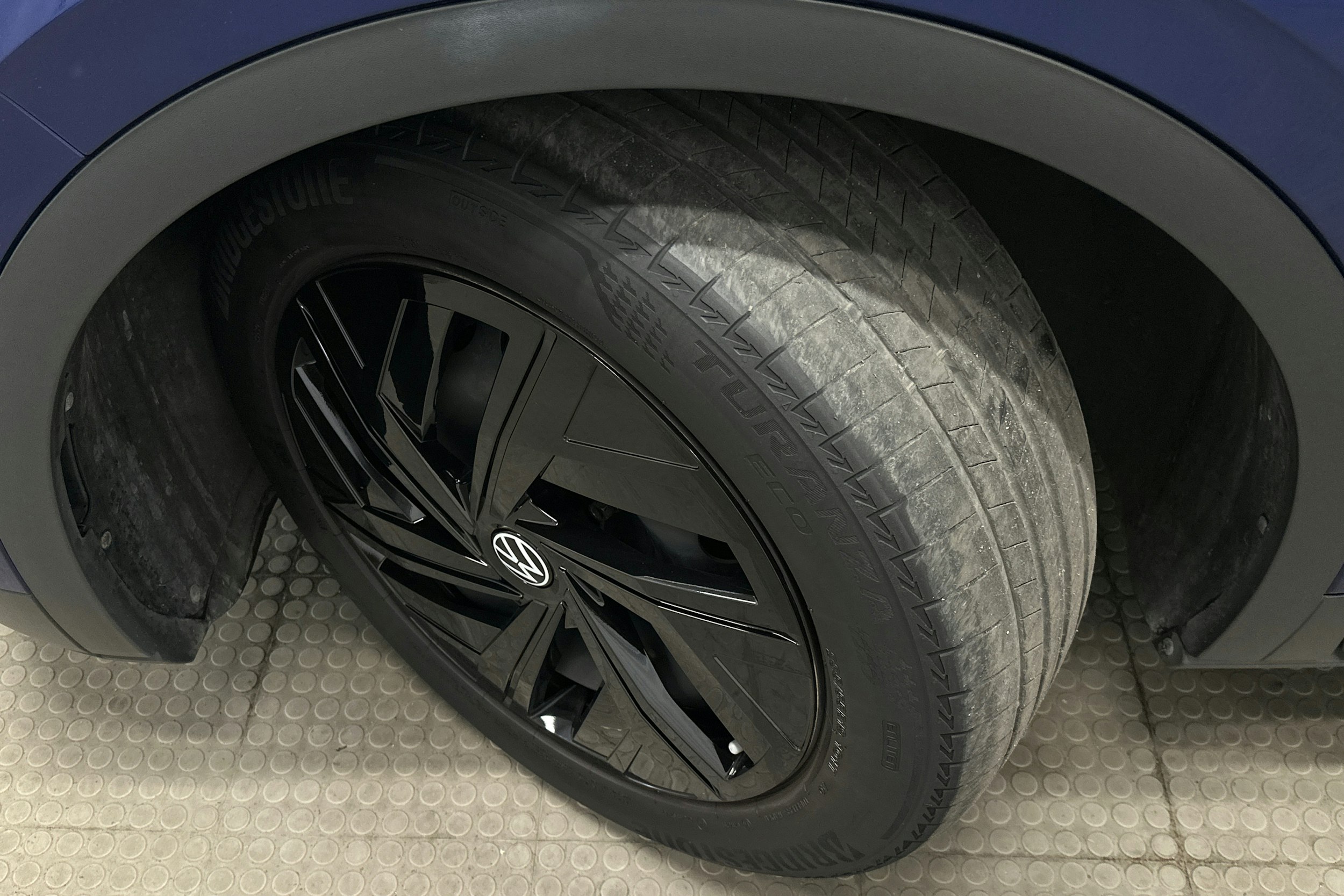 sininen Volkswagen ID.4 2021 kuva 13.