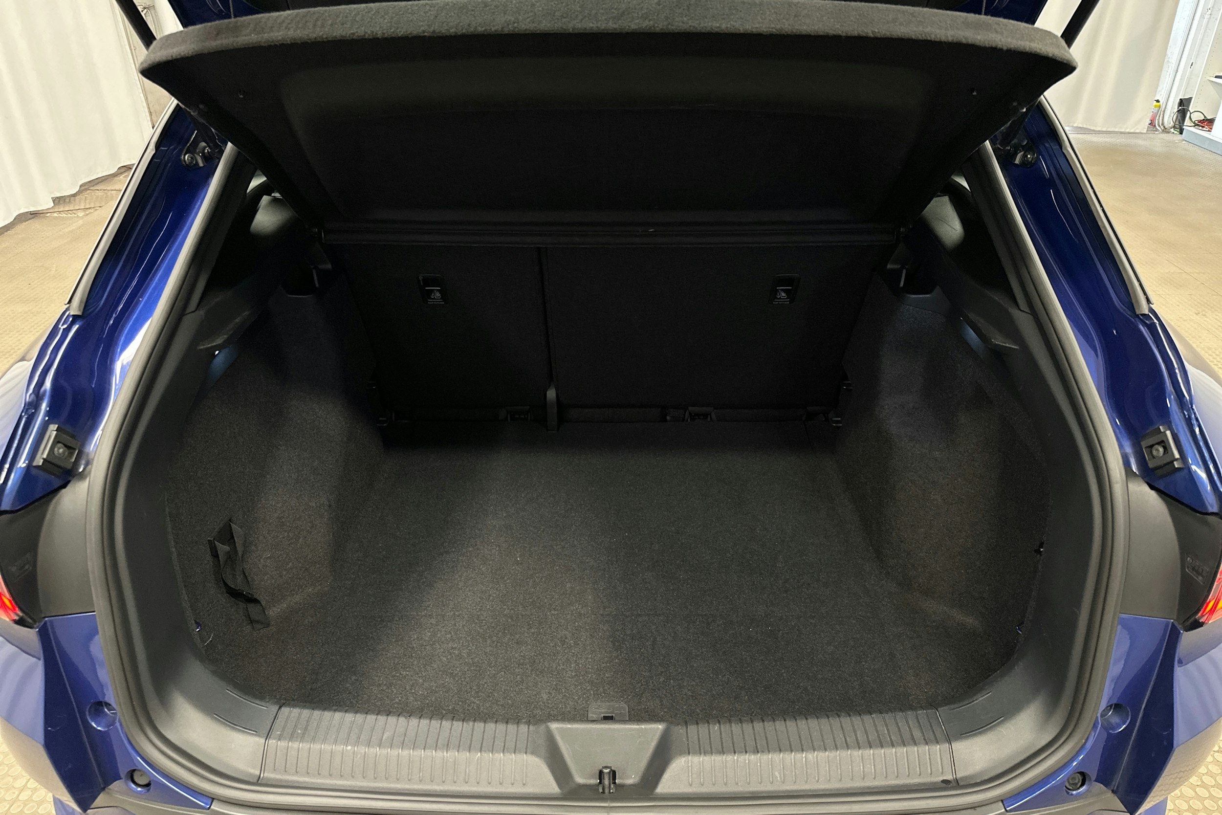 sininen Volkswagen ID.4 2021 kuva 14.