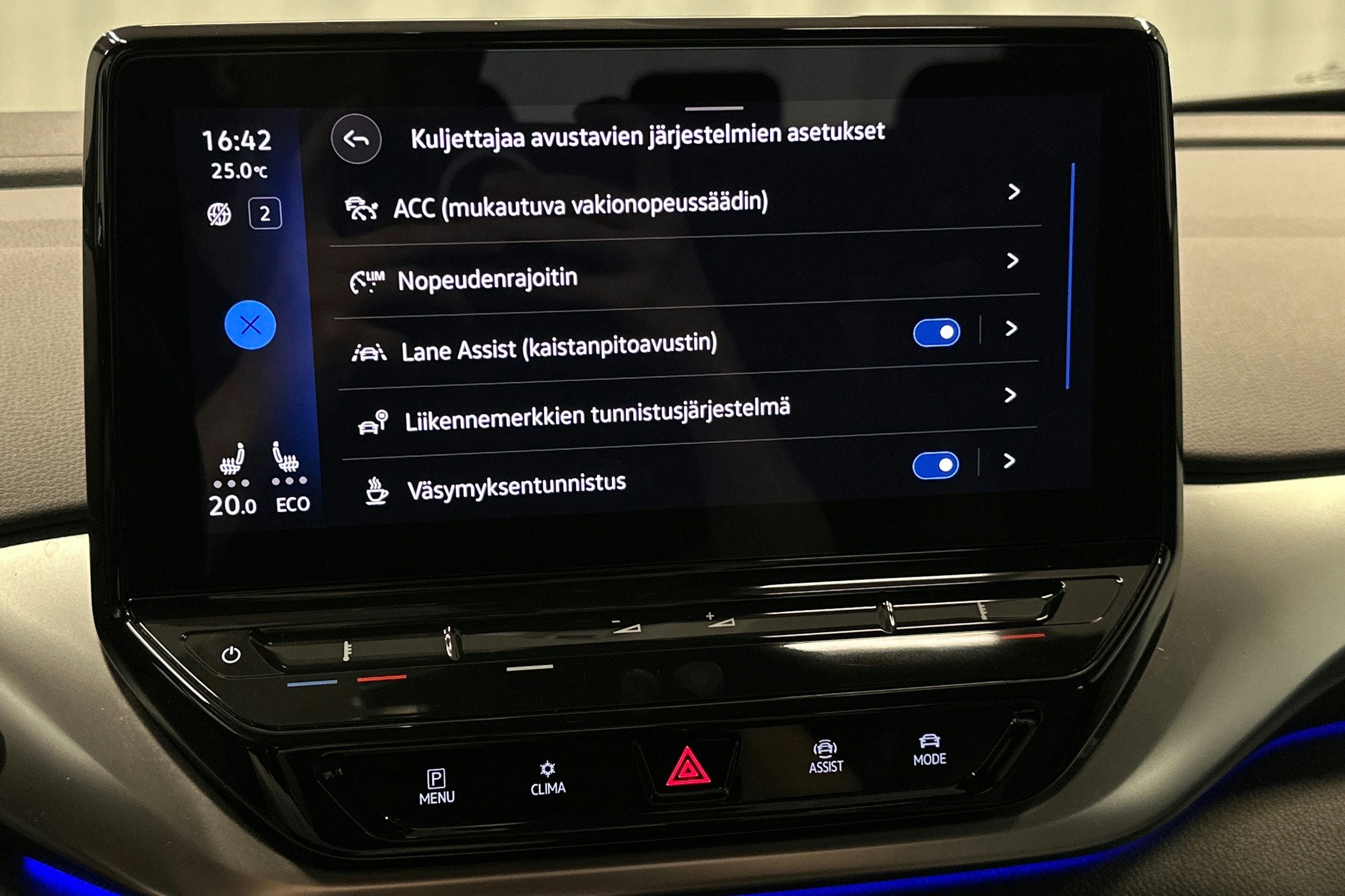 sininen Volkswagen ID.4 2021 kuva 26.